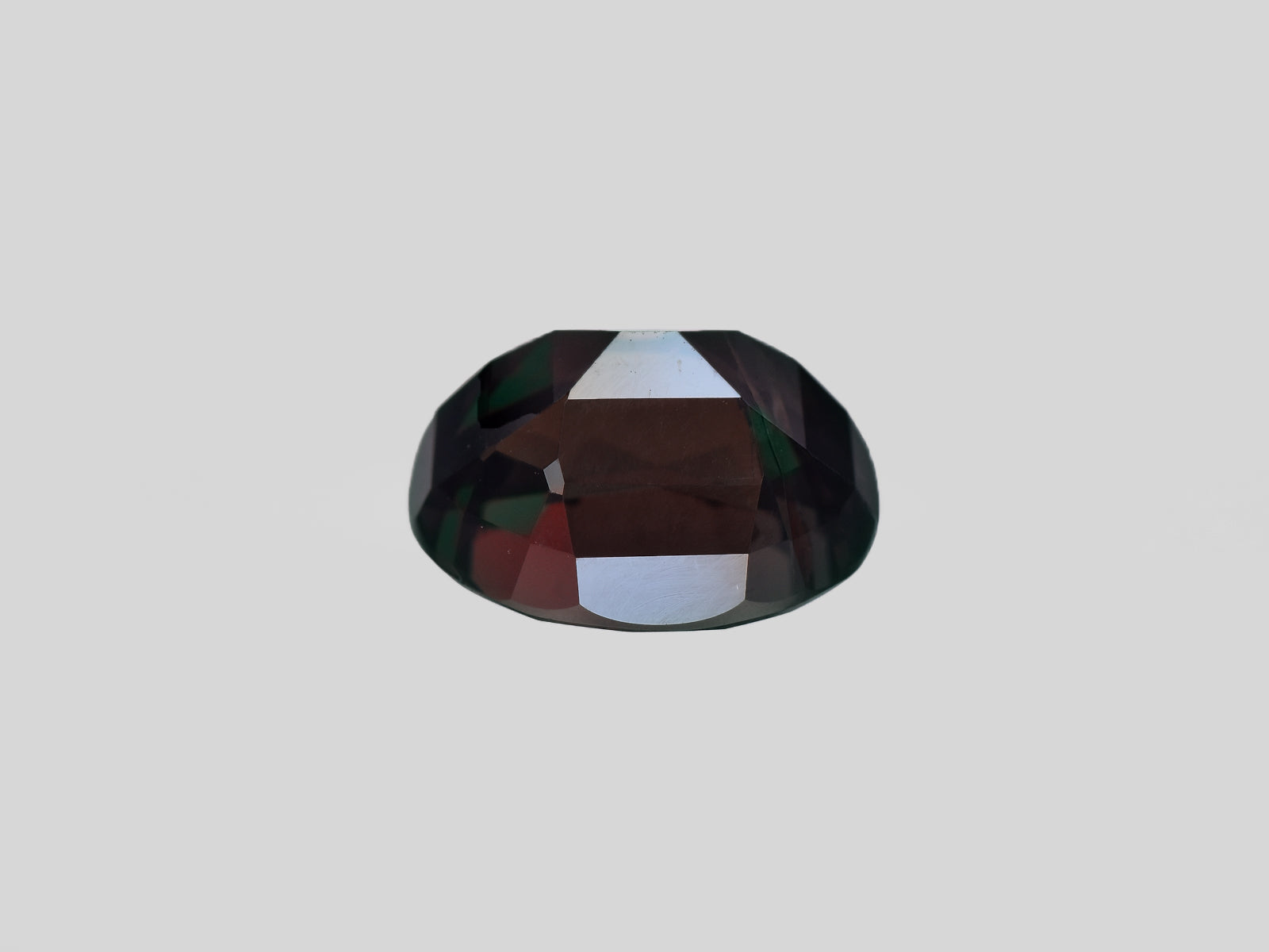 8801827-oval-deep-bluish-green-to-deep-purple-red-gubelin-brazil-natural-alexandrite-4.06-ct