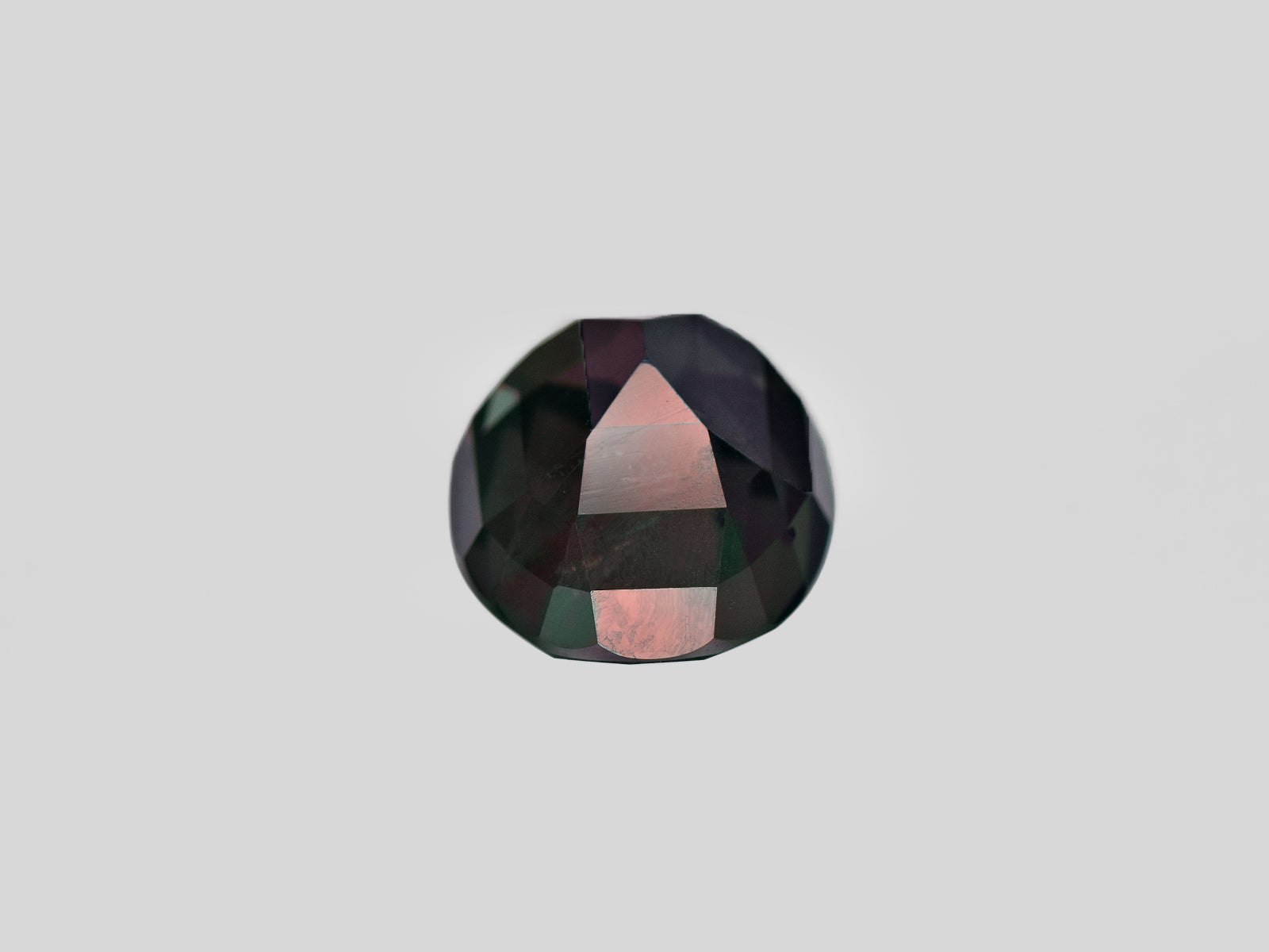 8801827-oval-deep-bluish-green-to-deep-purple-red-gubelin-brazil-natural-alexandrite-4.06-ct