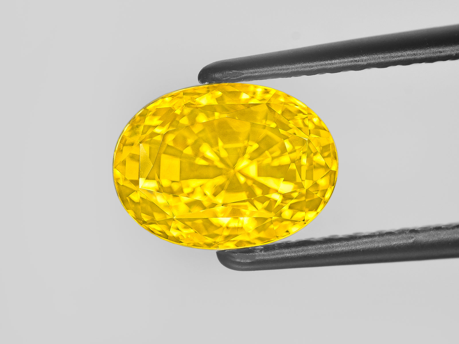 8801875-oval-fiery-intense-yellow-gia-grs-sri-lanka-natural-yellow-sapphire-4.34-ct