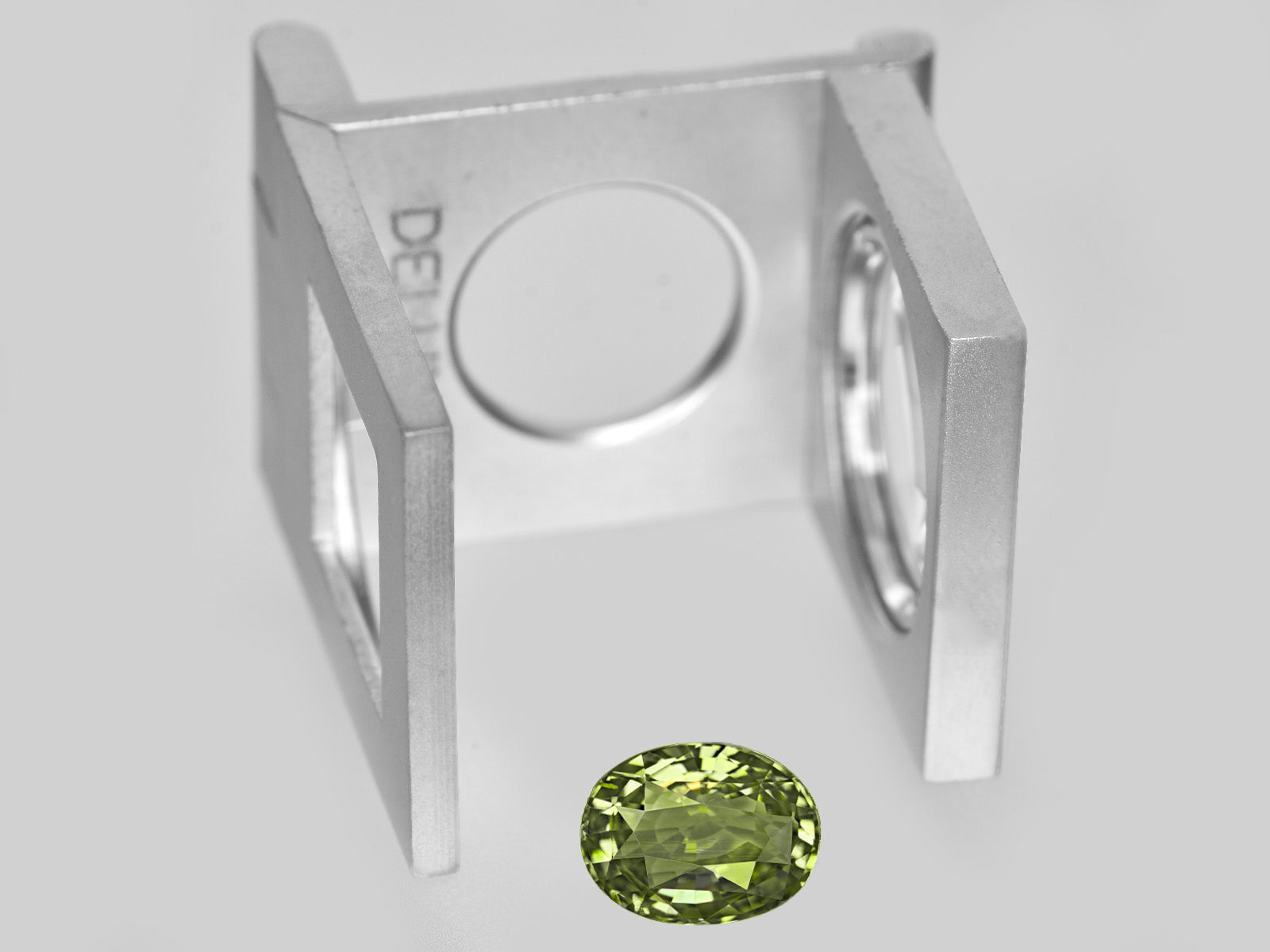 8801951-oval-lively-yellowish-green-changing-to-reddish-brown-igi-gii-madagascar-natural-alexandrite-2.56-ct