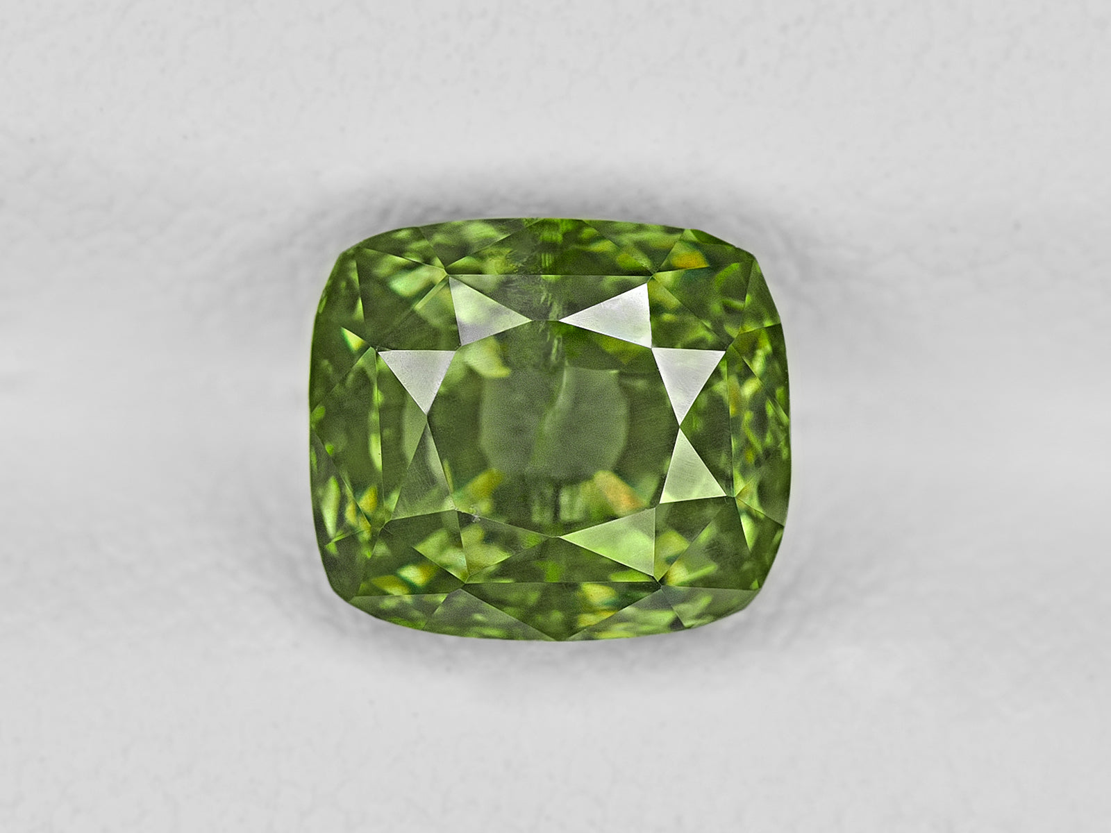 8801952-cushion-fiery-yellowish-green-changing-to-yellowish-brown-igi-gii-madagascar-natural-alexandrite-2.68-ct