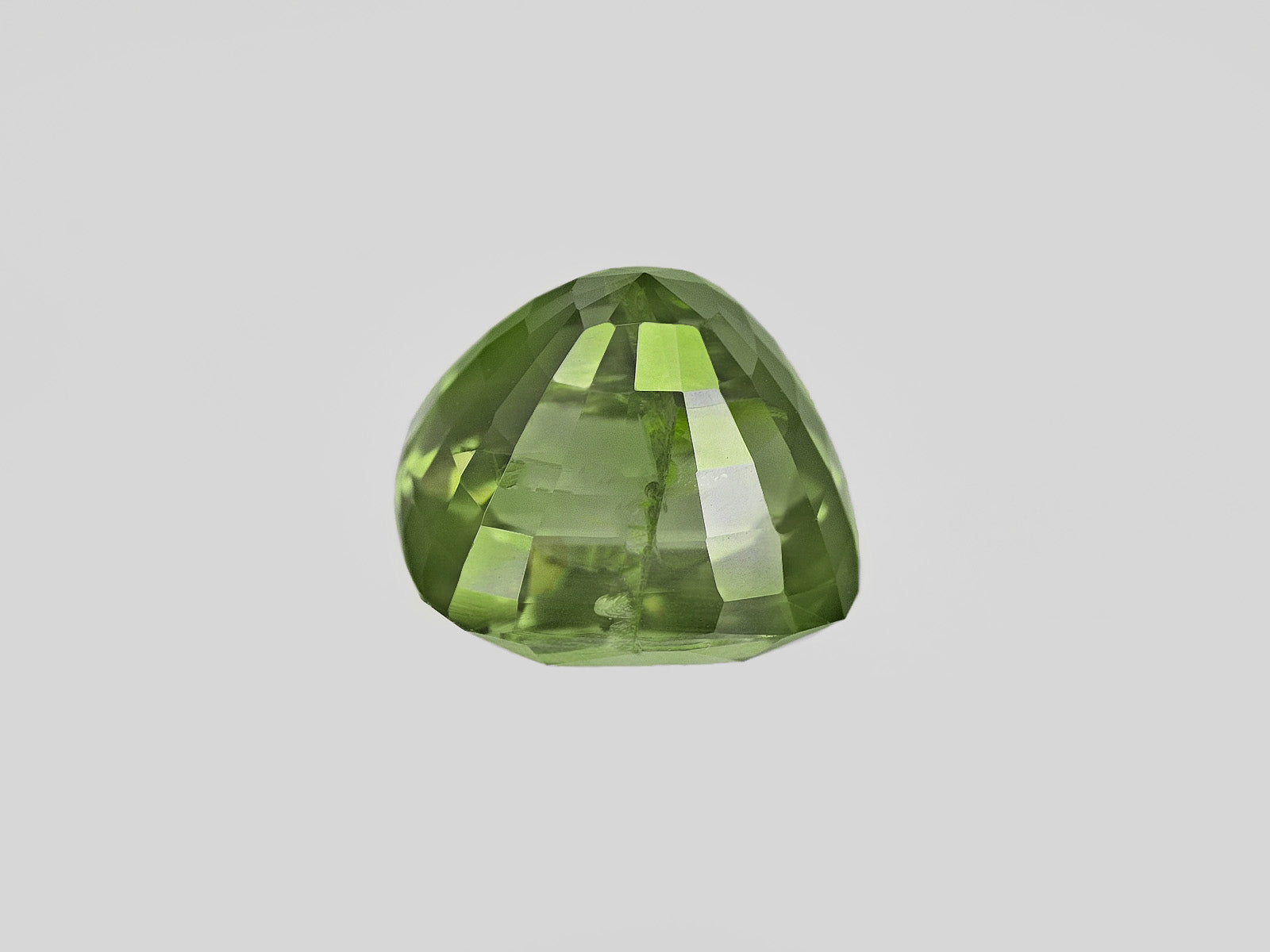 8801952-cushion-fiery-yellowish-green-changing-to-yellowish-brown-igi-gii-madagascar-natural-alexandrite-2.68-ct