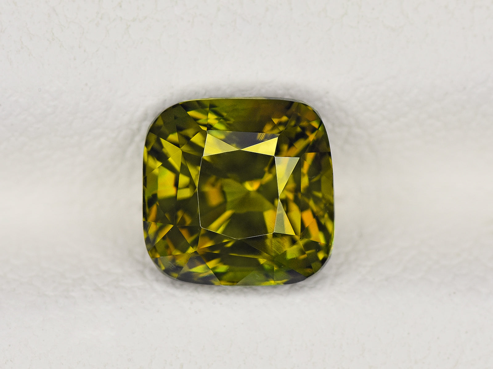 8801953-cushion-fiery-rich-yellowish-green-changing-to-brownish-red-igi-madagascar-natural-alexandrite-2.05-ct