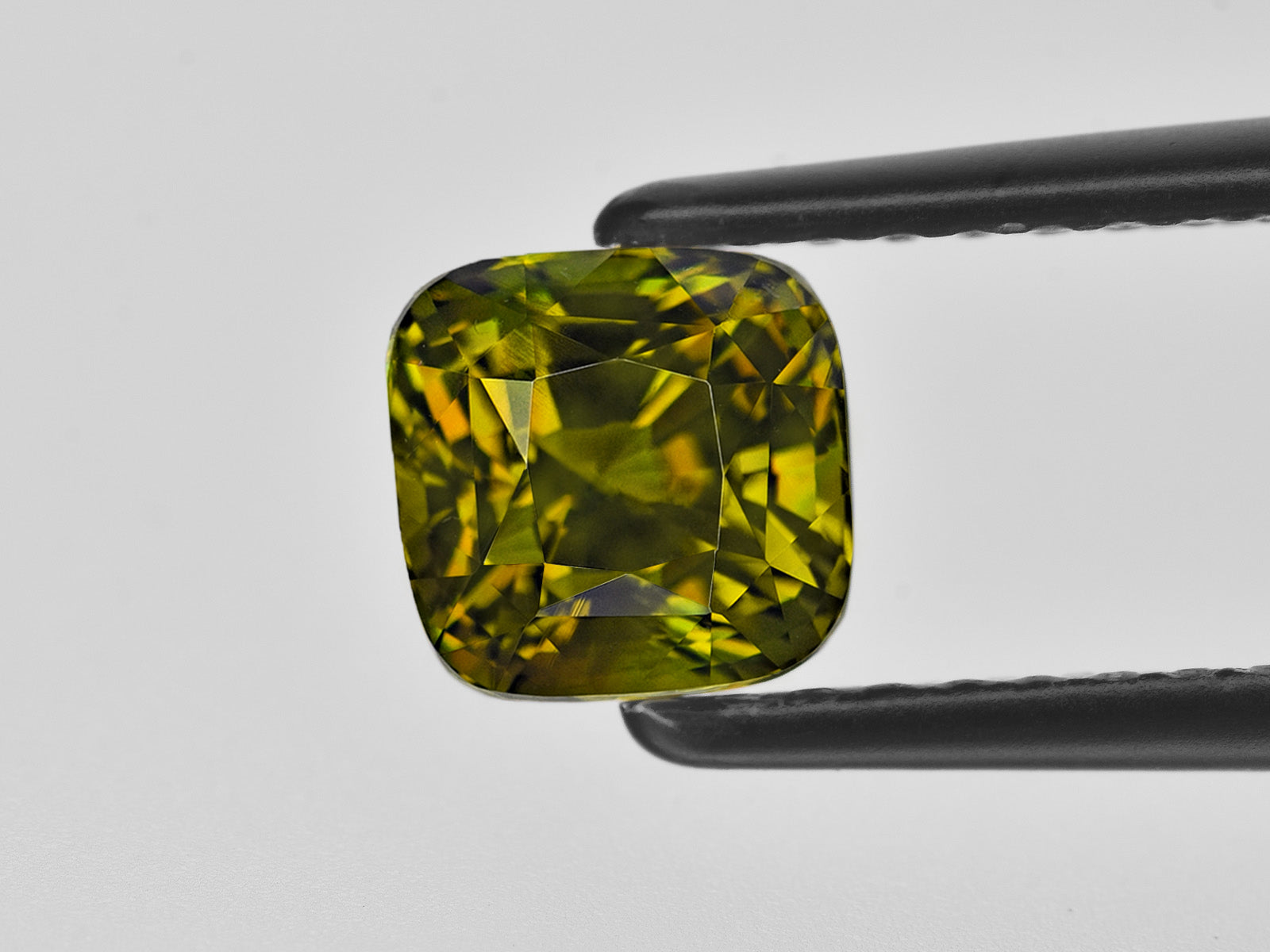 8801953-cushion-fiery-rich-yellowish-green-changing-to-brownish-red-igi-madagascar-natural-alexandrite-2.05-ct