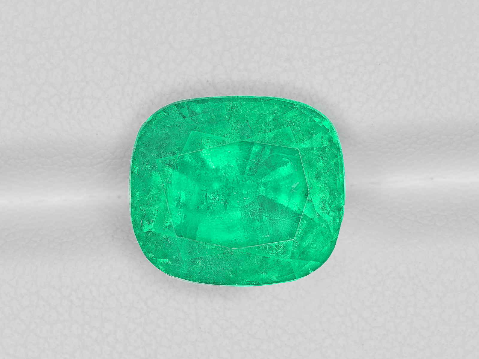 8802607-cushion-intense-green-grs-colombia-natural-emerald-8.85-ct