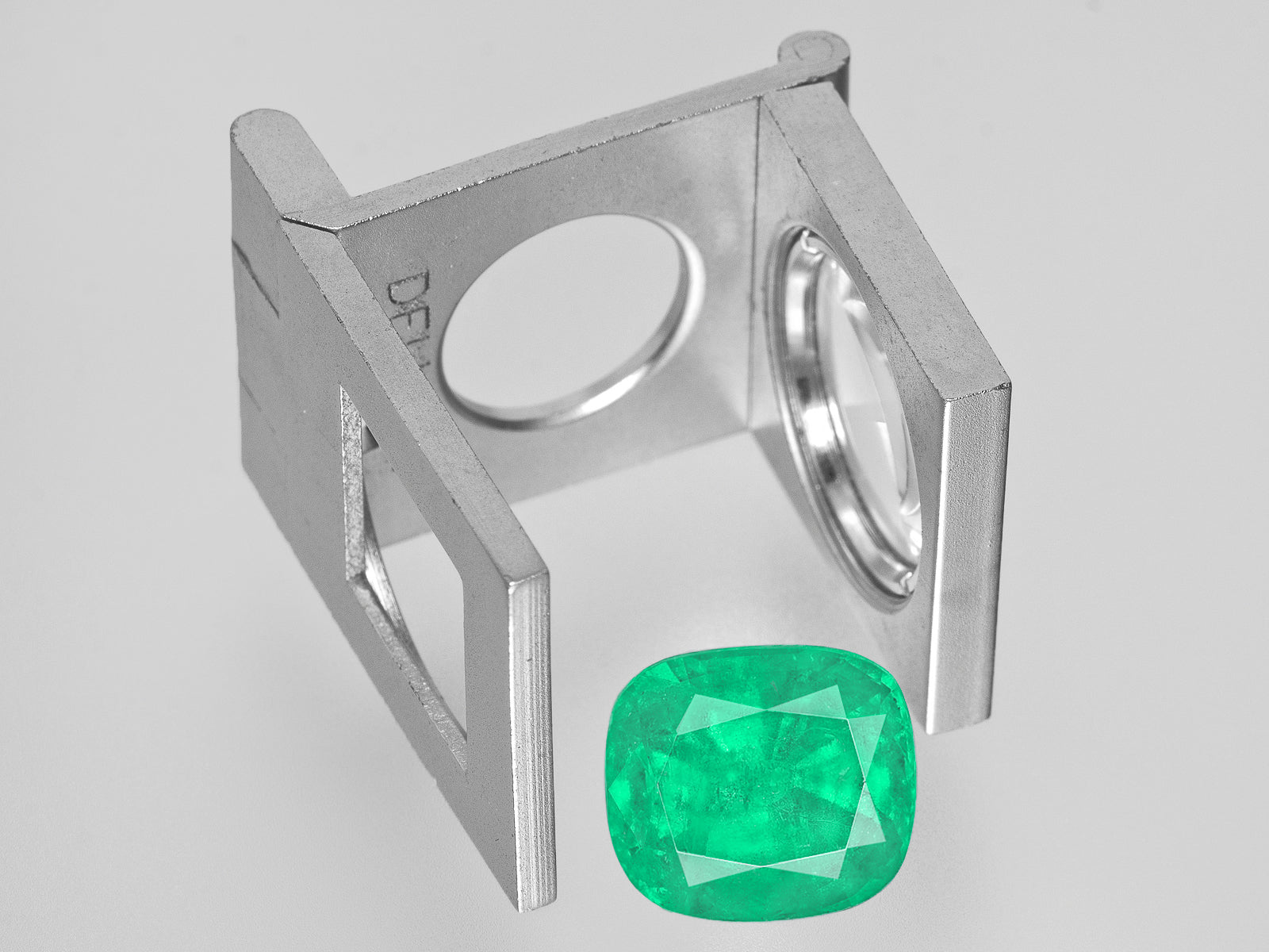 8802607-cushion-intense-green-grs-colombia-natural-emerald-8.85-ct