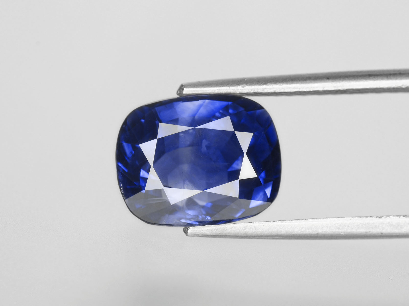 8801887-cushion-deep-royal-blue-ink-blue-gia-kashmir-natural-blue-sapphire-6.72-ct