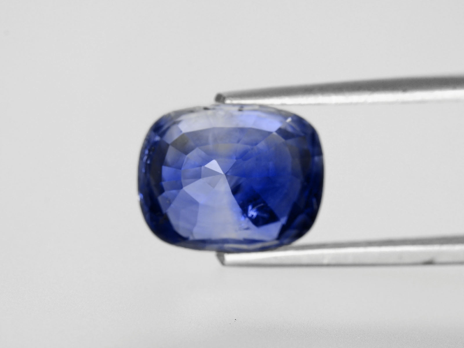 8801887-cushion-deep-royal-blue-ink-blue-gia-kashmir-natural-blue-sapphire-6.72-ct