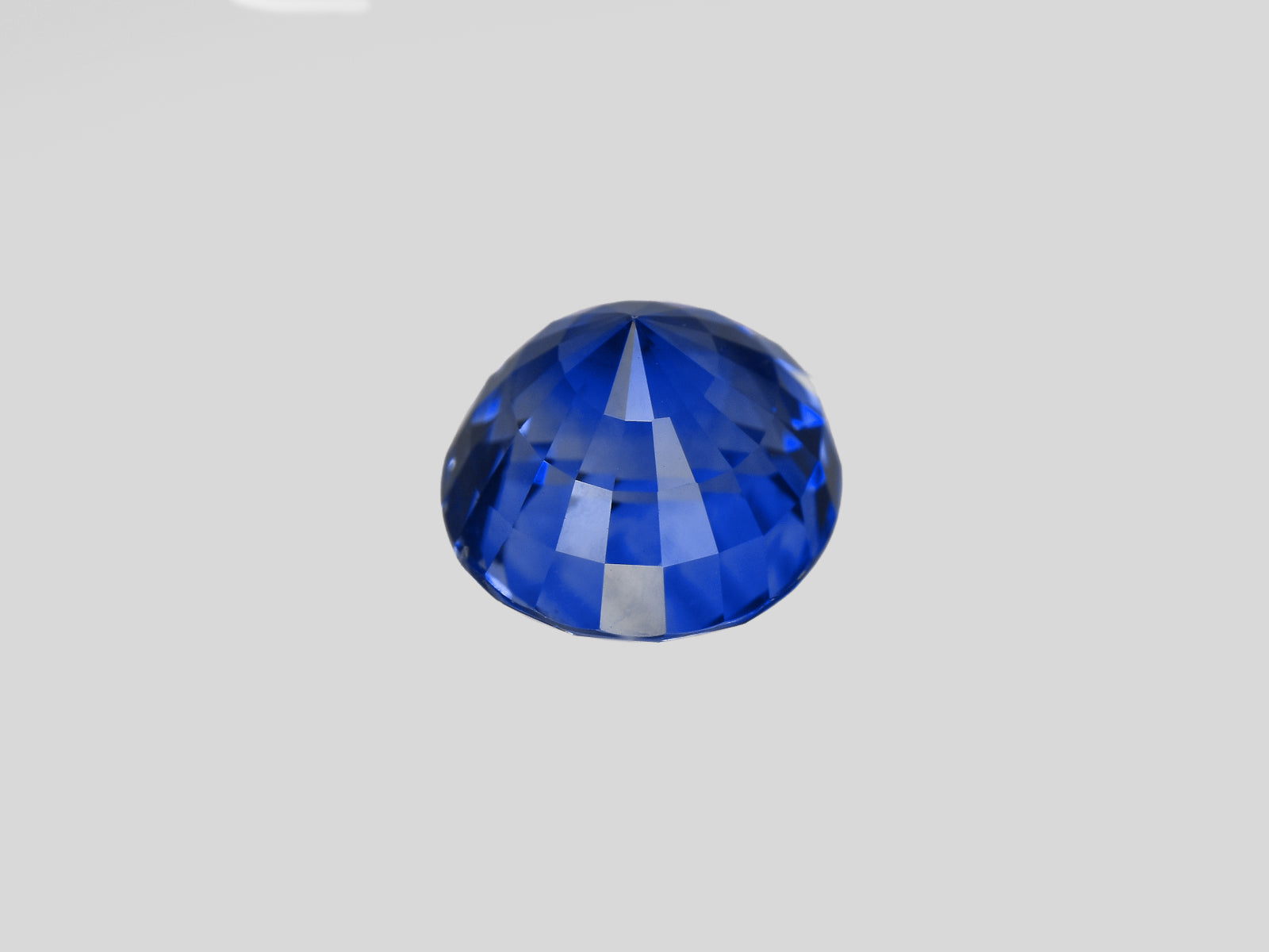 8801888-oval-fiery-rich-royal-blue-gia-kashmir-natural-blue-sapphire-5.76-ct