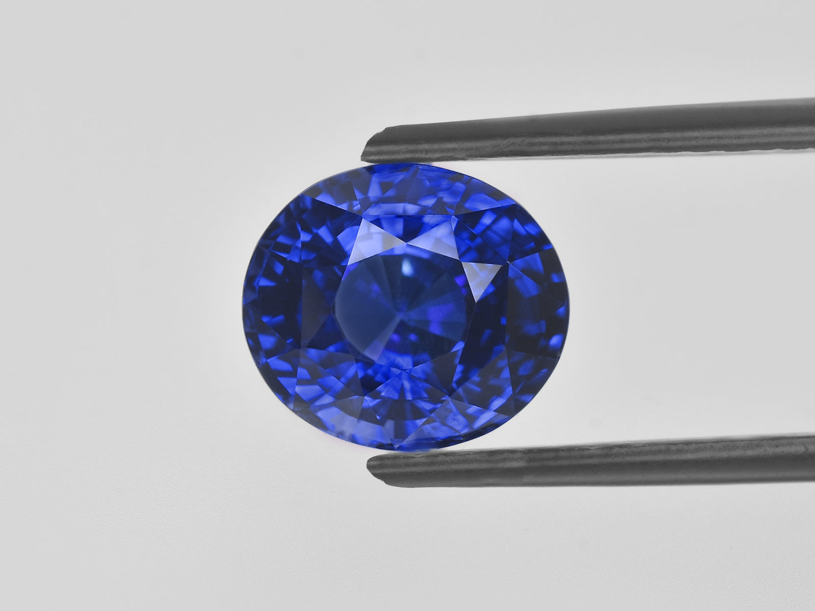 8801888-oval-fiery-rich-royal-blue-gia-kashmir-natural-blue-sapphire-5.76-ct