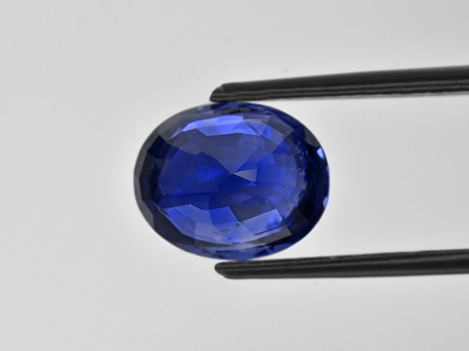 8801889-oval-deep-royal-blue-gia-kashmir-natural-blue-sapphire-7.05-ct