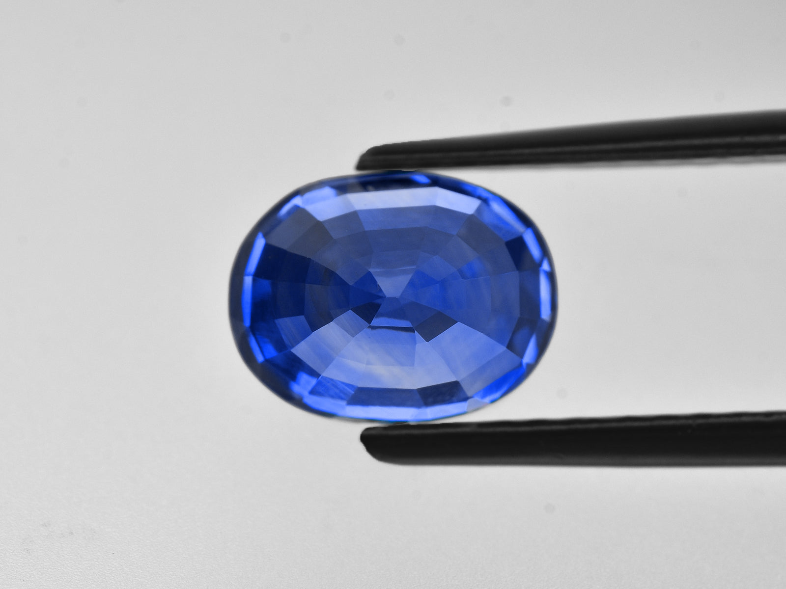 8801890-oval-lively-royal-blue-gia-kashmir-natural-blue-sapphire-5.23-ct