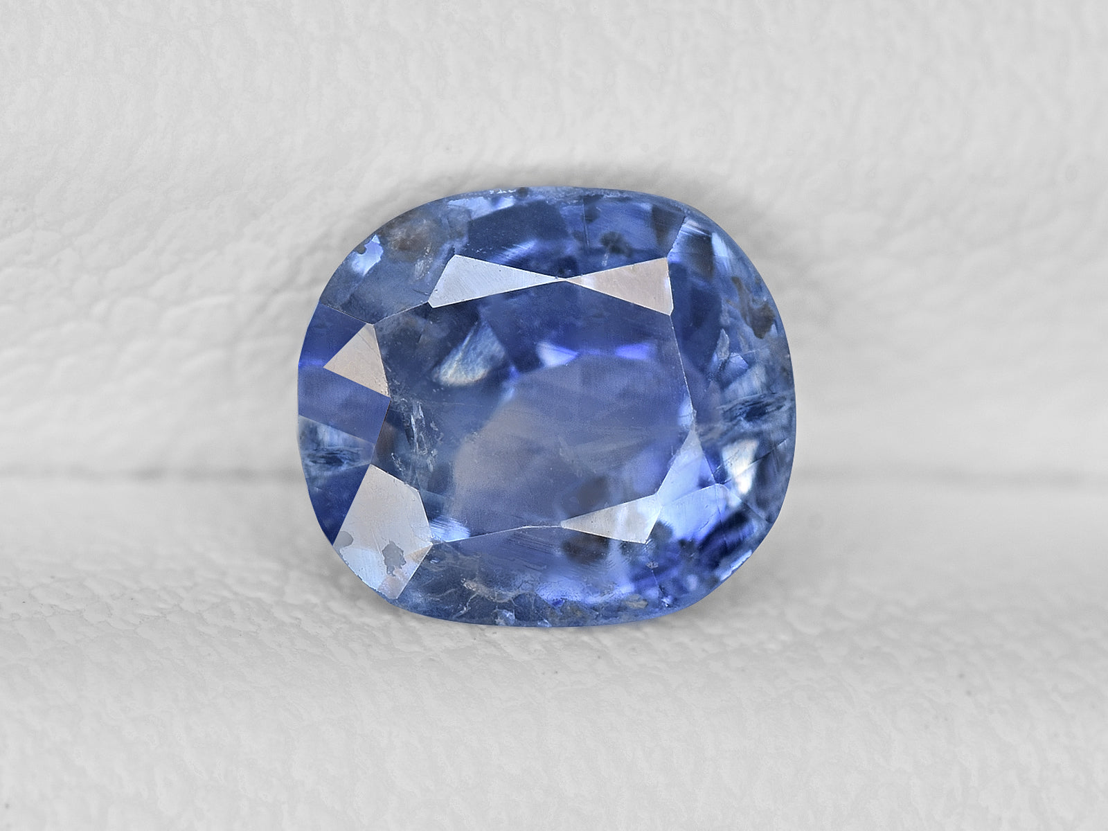 8801908-oval-lustrous-blue-gia-igi-kashmir-natural-blue-sapphire-1.26-ct