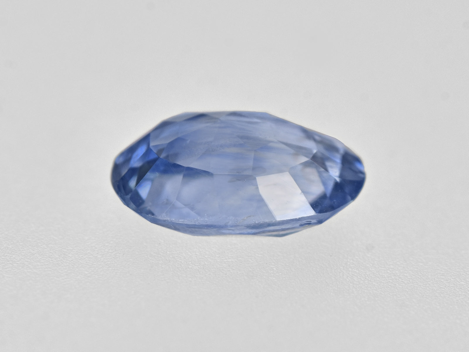 8801910-oval-blue-color-zoning-gia-igi-kashmir-natural-blue-sapphire-1.02-ct