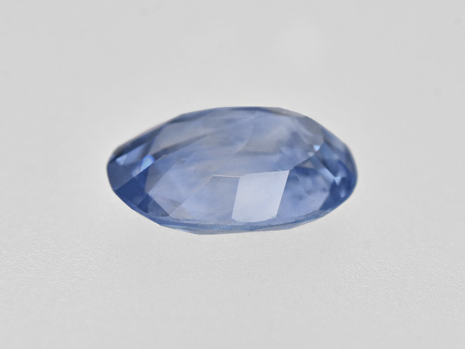 8801910-oval-blue-color-zoning-gia-igi-kashmir-natural-blue-sapphire-1.02-ct