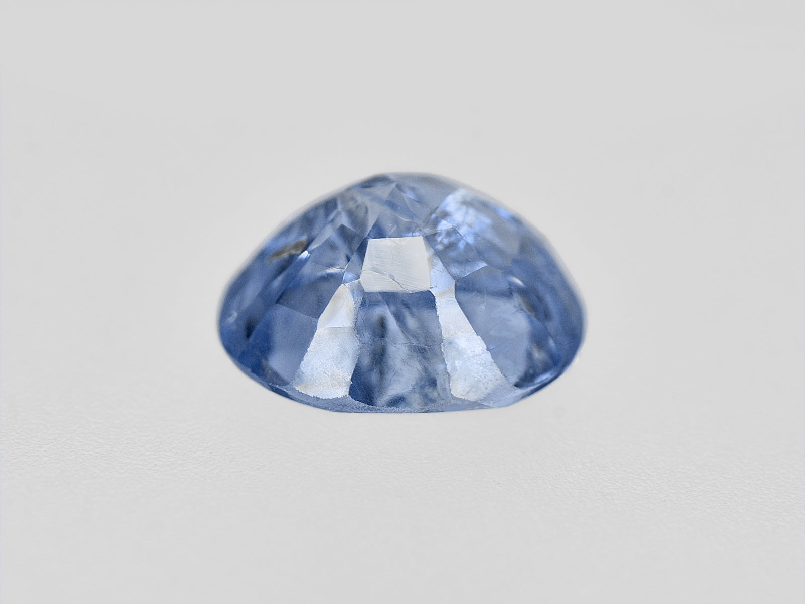 8801915-oval-lustrous-blue-gia-igi-kashmir-natural-blue-sapphire-0.89-ct