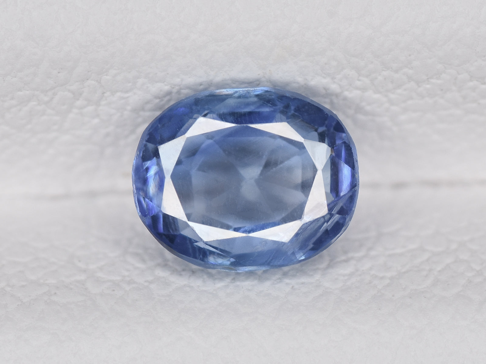 8801917-oval-medium-blue-gia-igi-kashmir-natural-blue-sapphire-0.96-ct