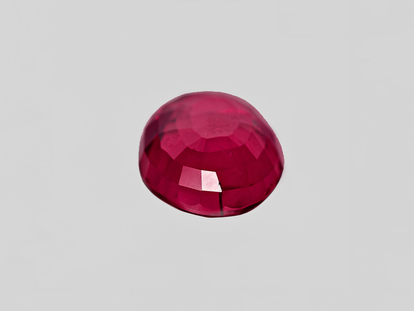 8801920-oval-rich-intense-pigeon-blood-red-grs-mozambique-natural-ruby-5.01-ct