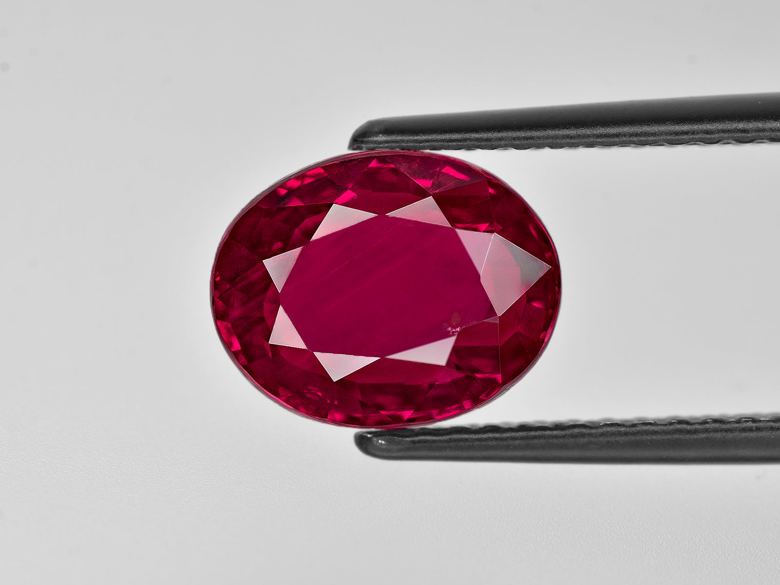 8801920-oval-rich-intense-pigeon-blood-red-grs-mozambique-natural-ruby-5.01-ct