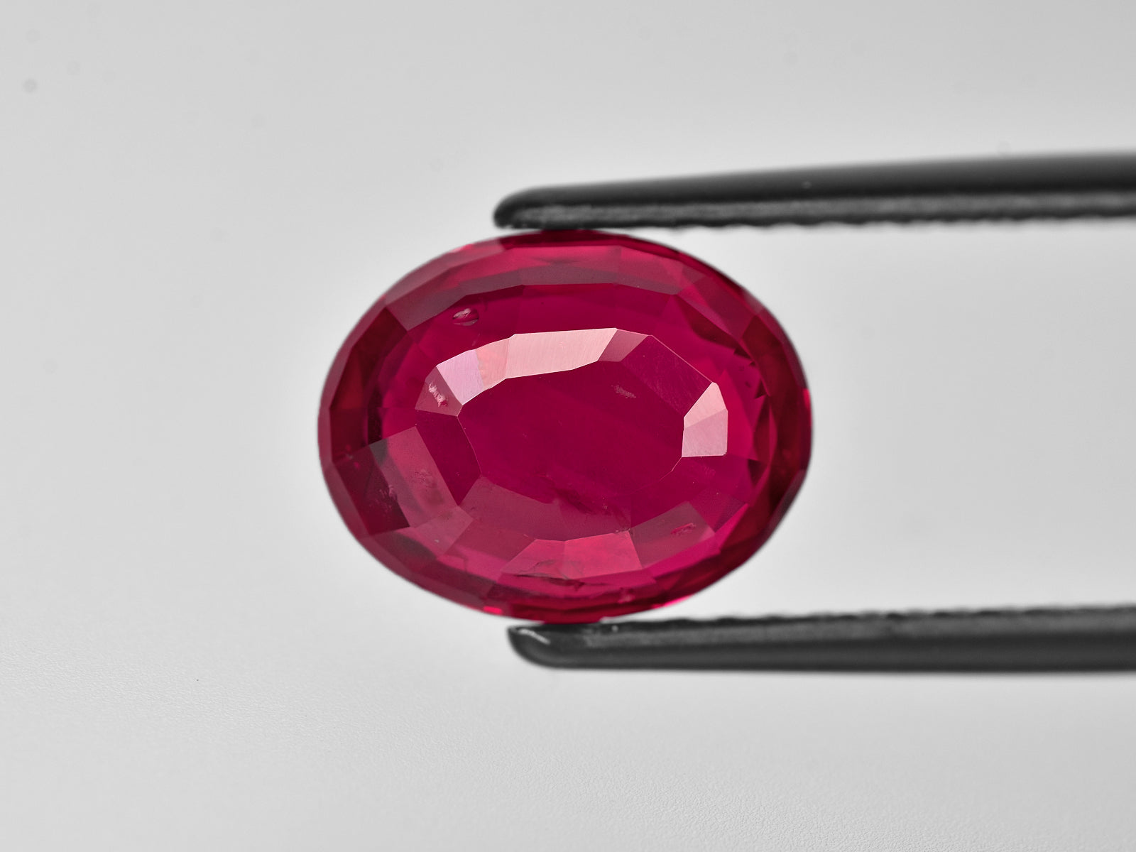 8801920-oval-rich-intense-pigeon-blood-red-grs-mozambique-natural-ruby-5.01-ct