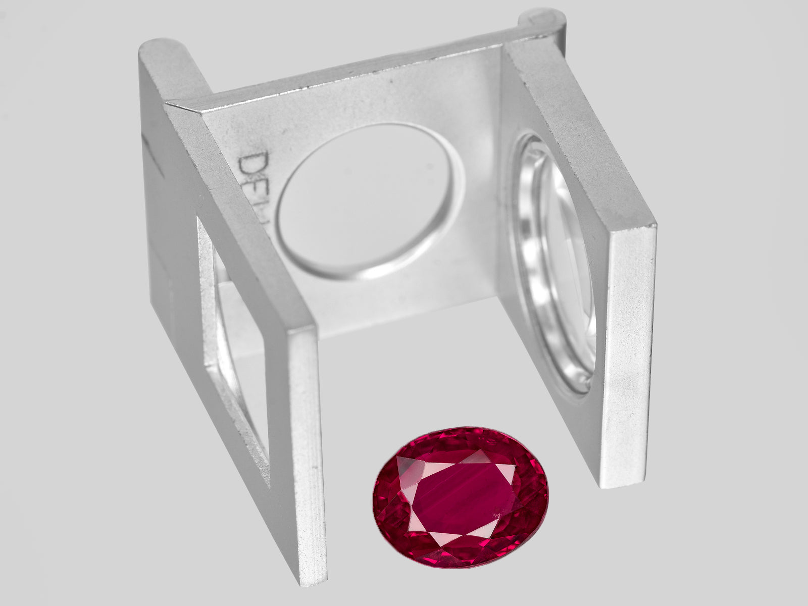 8801920-oval-rich-intense-pigeon-blood-red-grs-mozambique-natural-ruby-5.01-ct