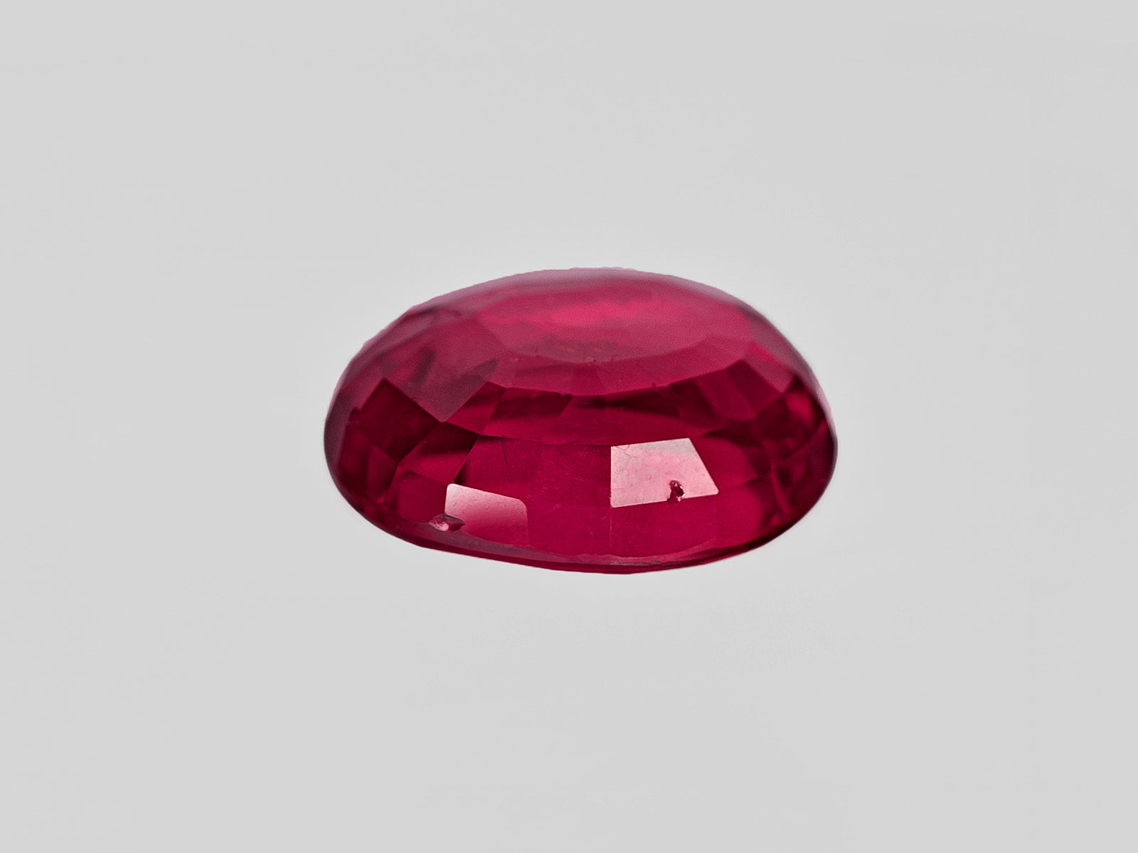 8801920-oval-rich-intense-pigeon-blood-red-grs-mozambique-natural-ruby-5.01-ct