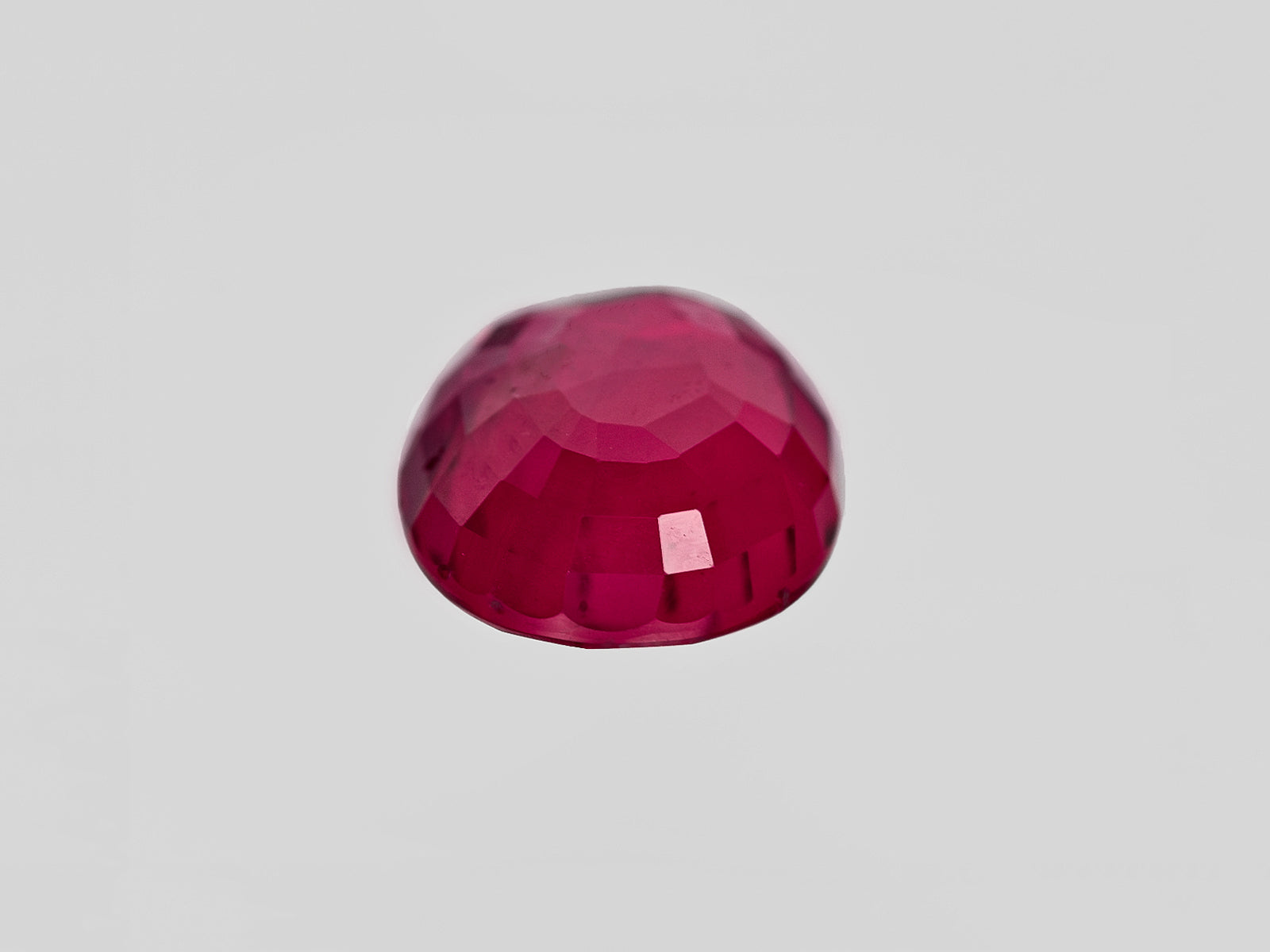 8801920-oval-rich-intense-pigeon-blood-red-grs-mozambique-natural-ruby-5.01-ct