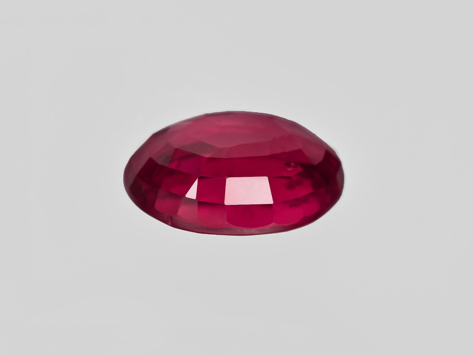 8801920-oval-rich-intense-pigeon-blood-red-grs-mozambique-natural-ruby-5.01-ct