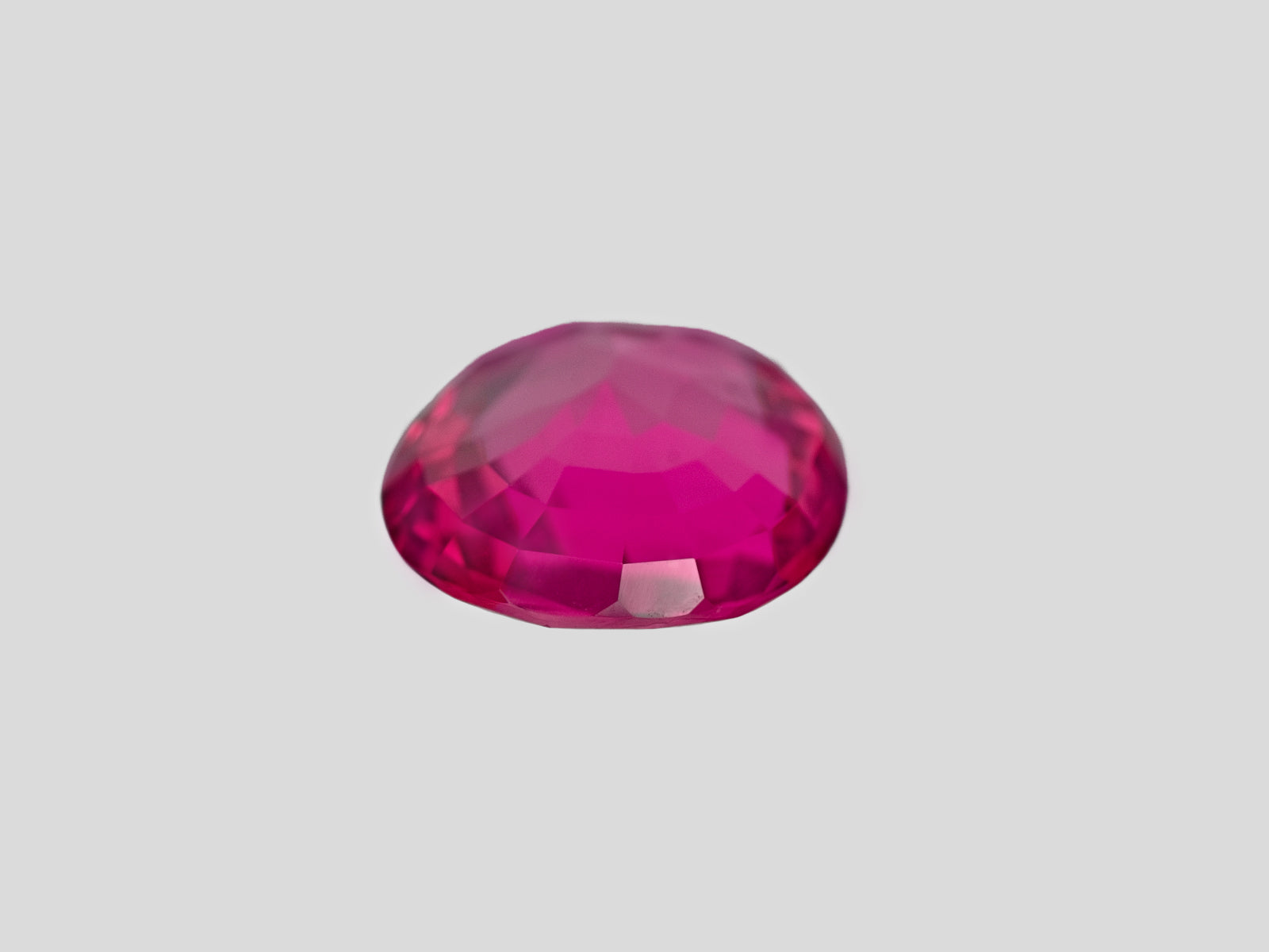 8801923-oval-lively-pinkish-red-grs-burma-natural-ruby-3.78-ct