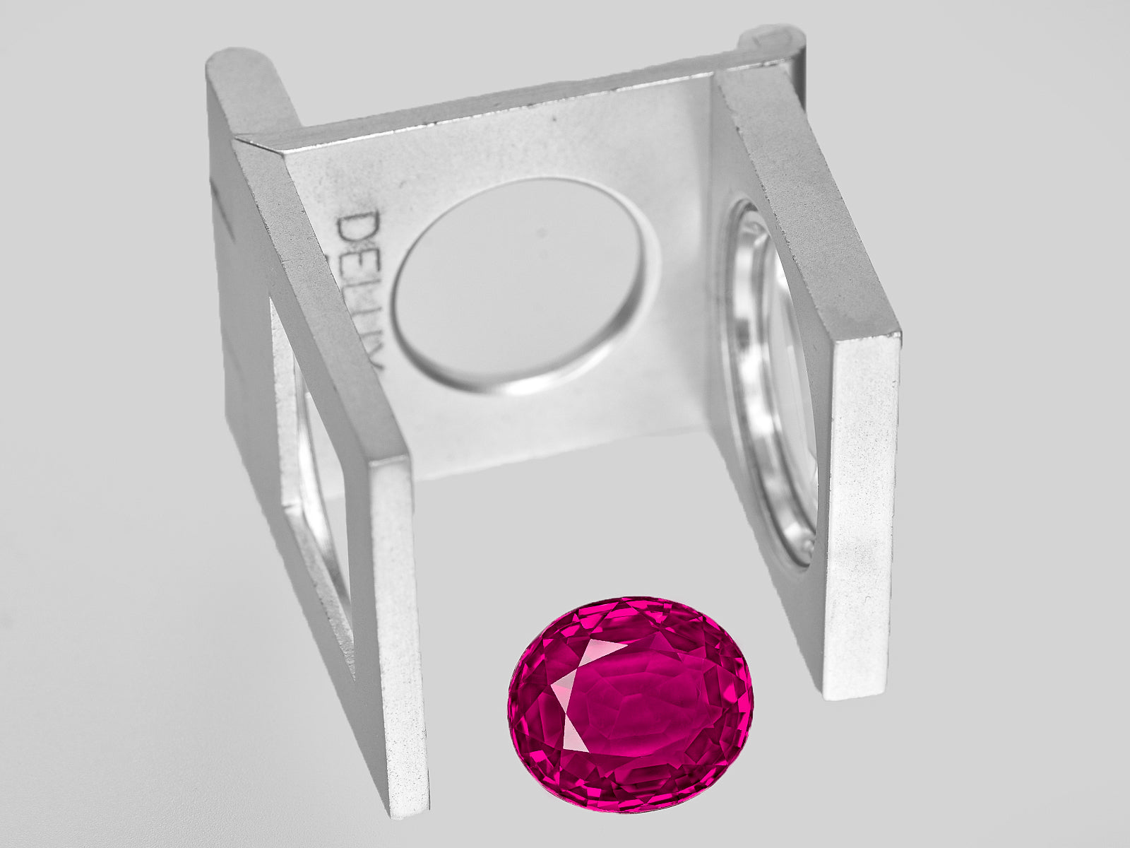 8801924-oval-lively-vivid-pinkish-red-grs-burma-natural-ruby-5.35-ct