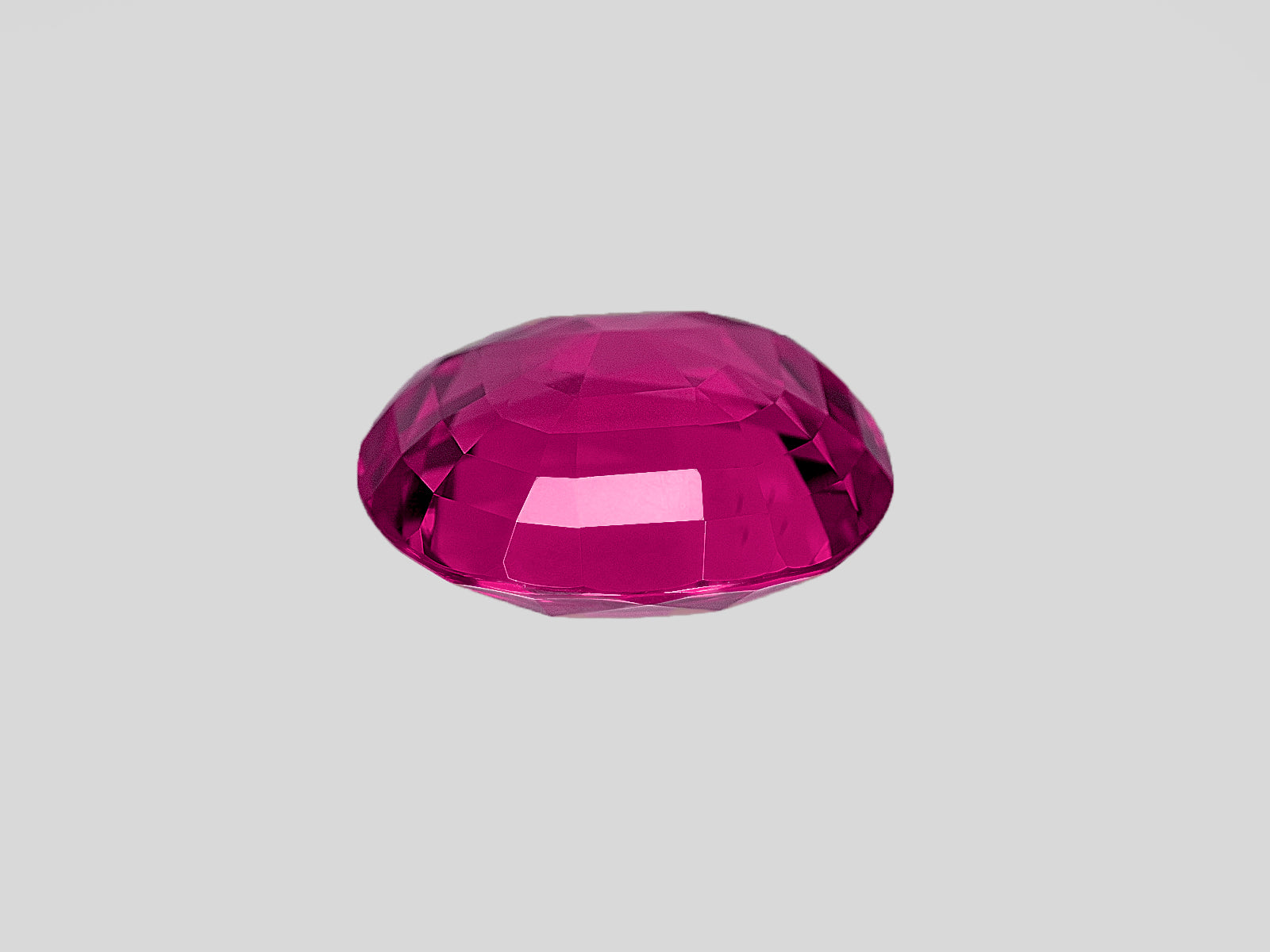 8801924-oval-lively-vivid-pinkish-red-grs-burma-natural-ruby-5.35-ct