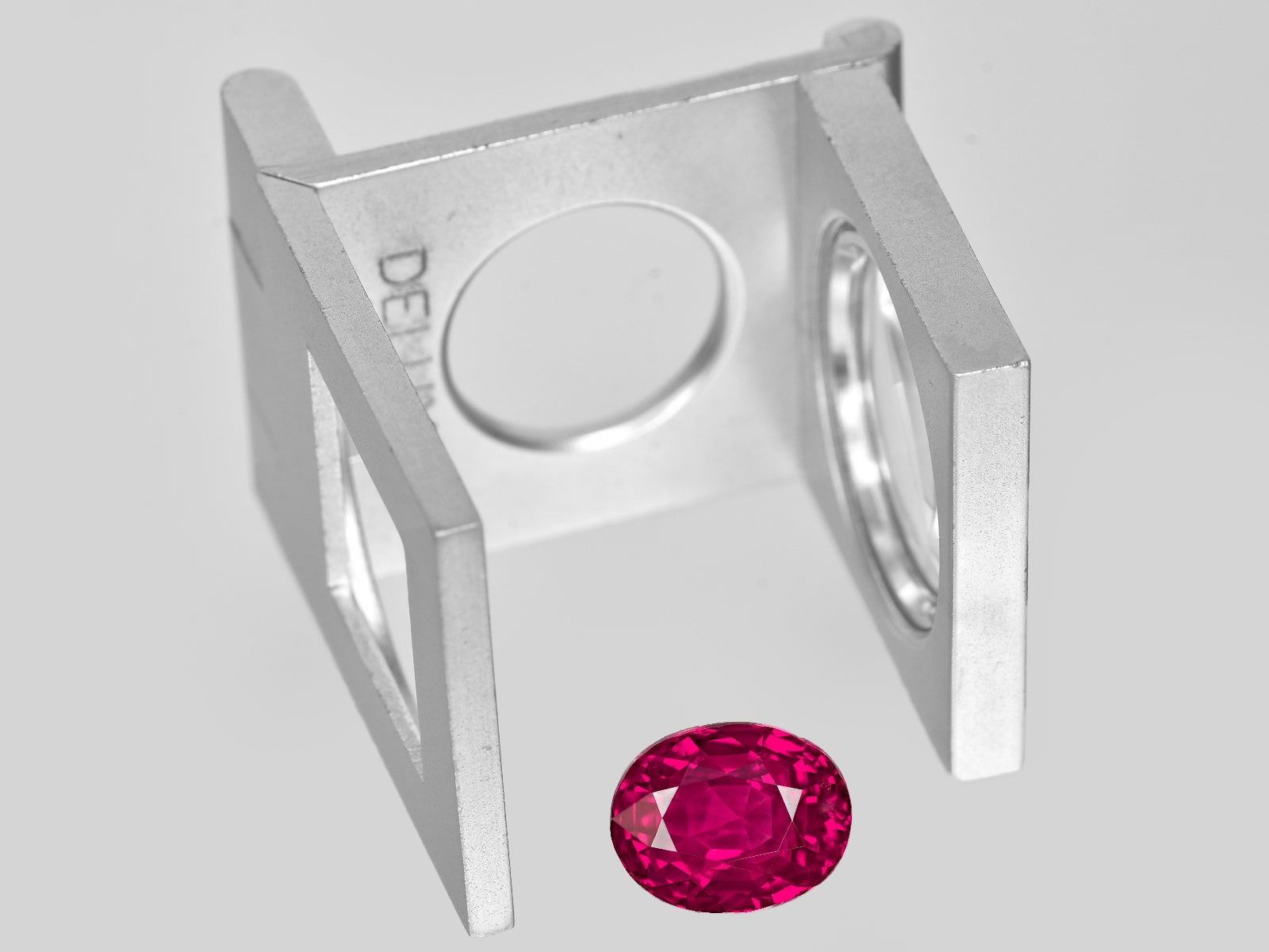 8801925-oval-fiery-rich-pinkish-red-ssef-burma-natural-ruby-4.12-ct