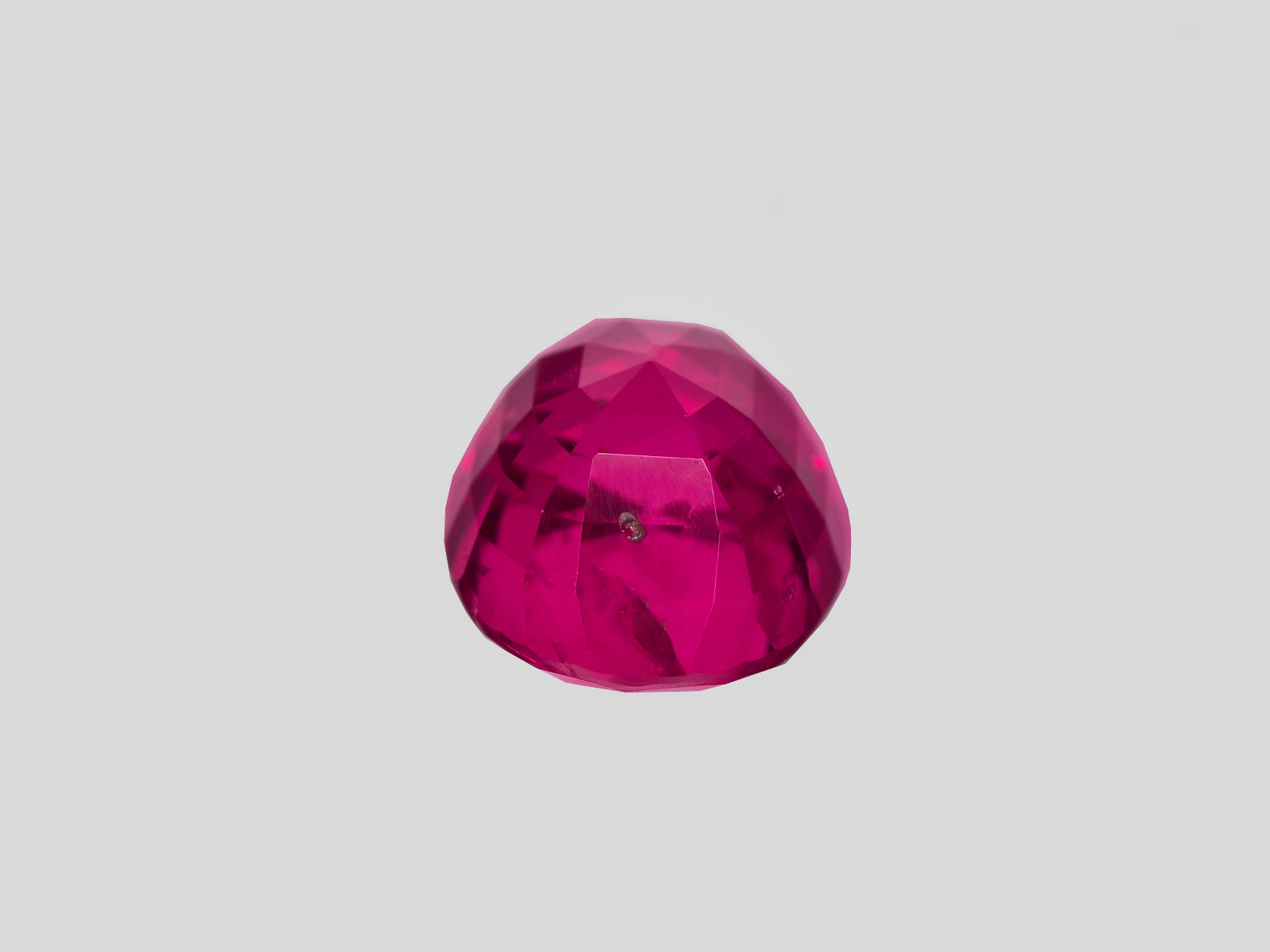 8801925-oval-fiery-rich-pinkish-red-ssef-burma-natural-ruby-4.12-ct