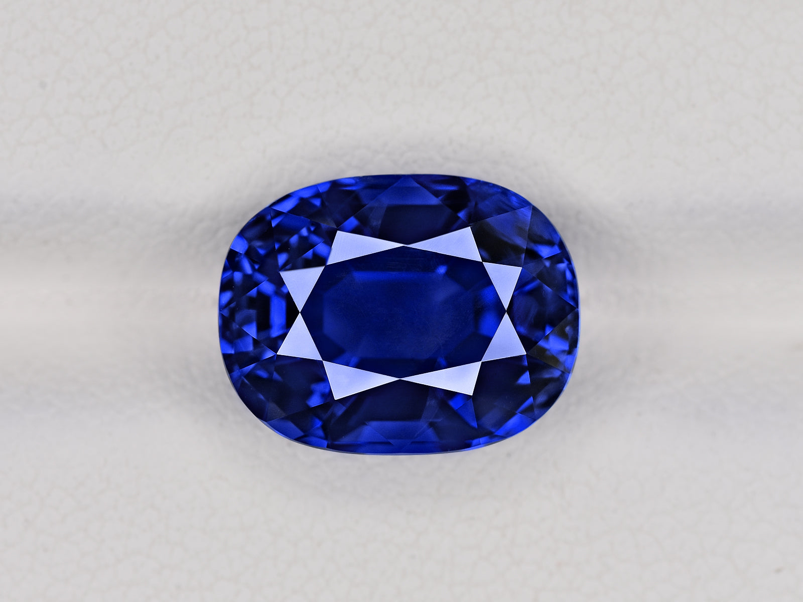 8801927-oval-fiery-intense-royal-blue-grs-burma-natural-blue-sapphire-7.29-ct