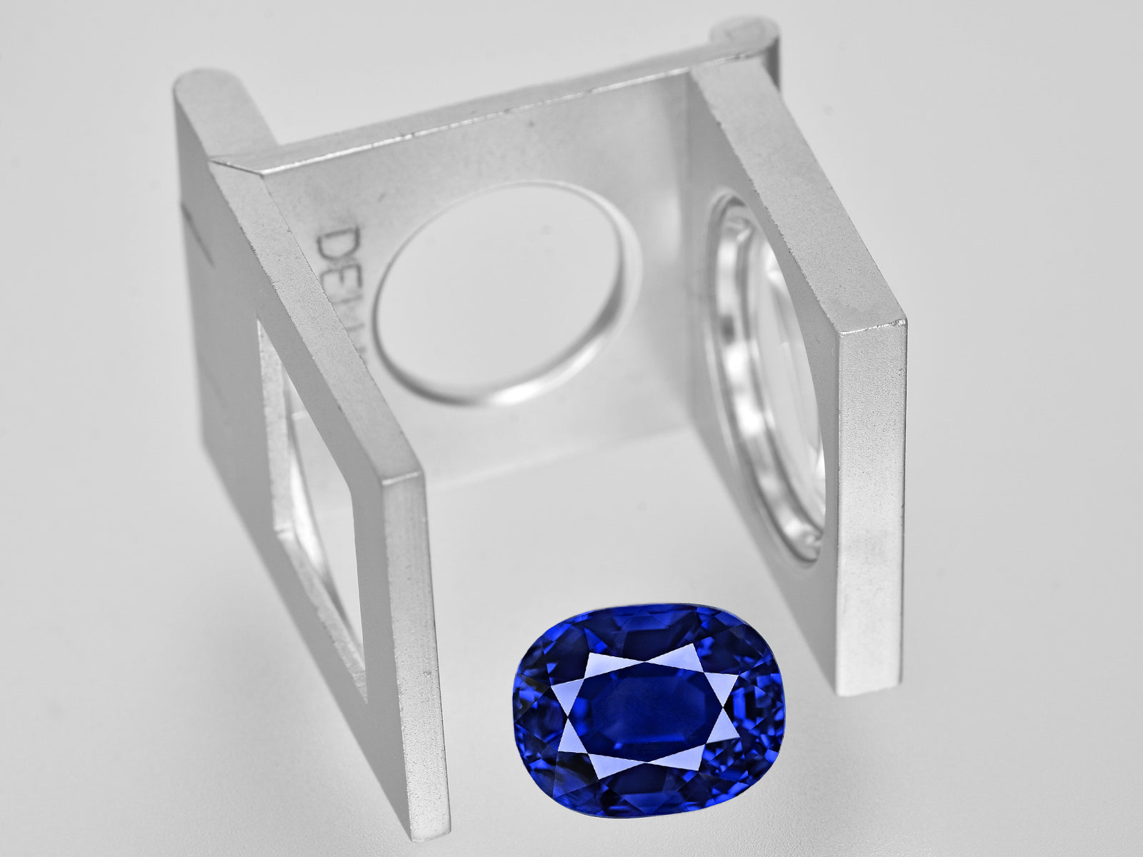 8801927-oval-fiery-intense-royal-blue-grs-burma-natural-blue-sapphire-7.29-ct
