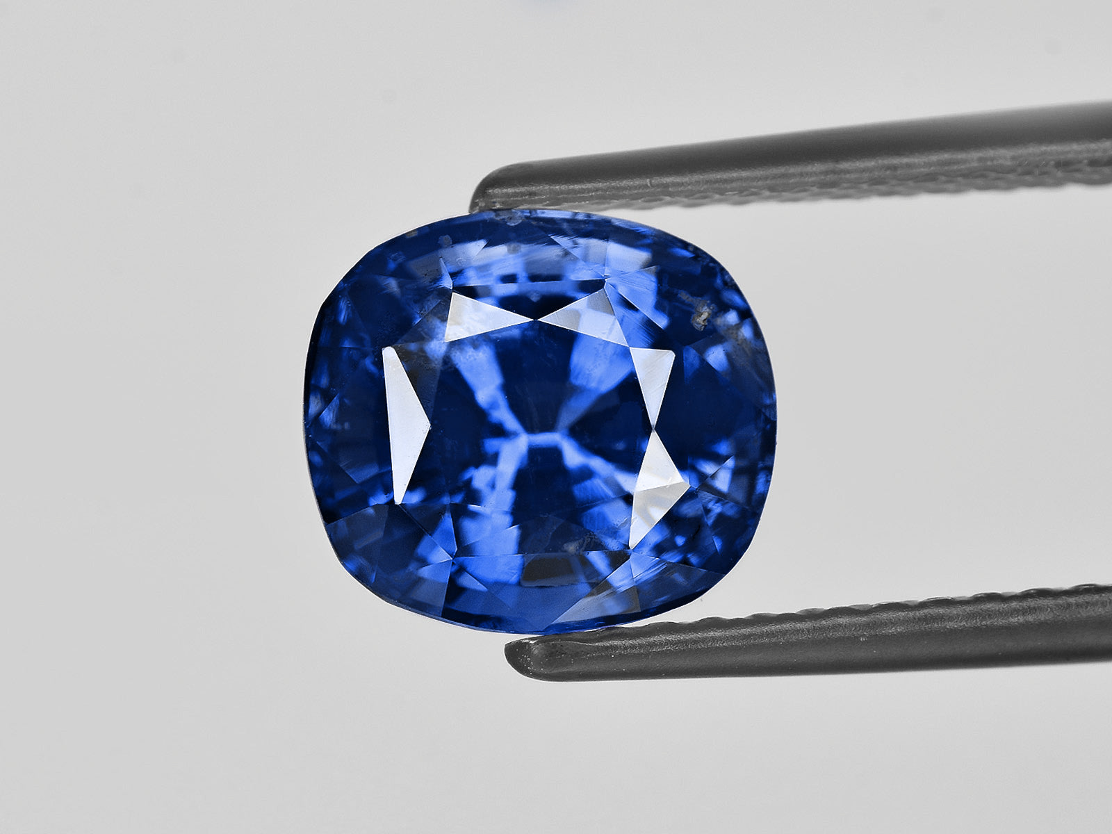8801940-cushion-fiery-deep-royal-blue-grs-madagascar-natural-blue-sapphire-6.12-ct