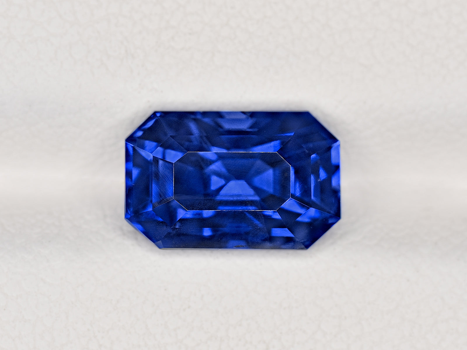8801941-octagonal-fiery-rich-royal-blue-grs-madagascar-natural-blue-sapphire-4.04-ct