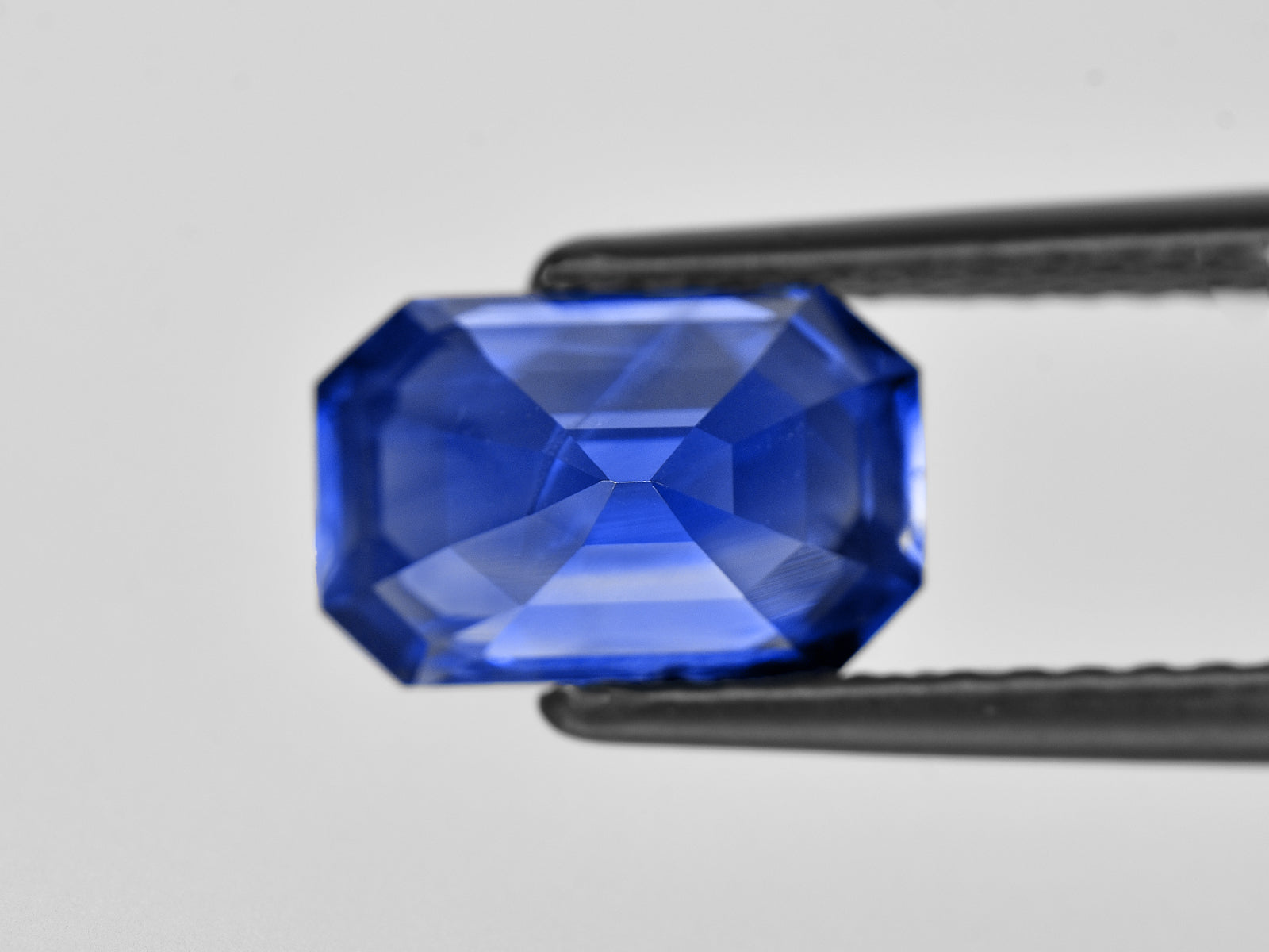 8801941-octagonal-fiery-rich-royal-blue-grs-madagascar-natural-blue-sapphire-4.04-ct
