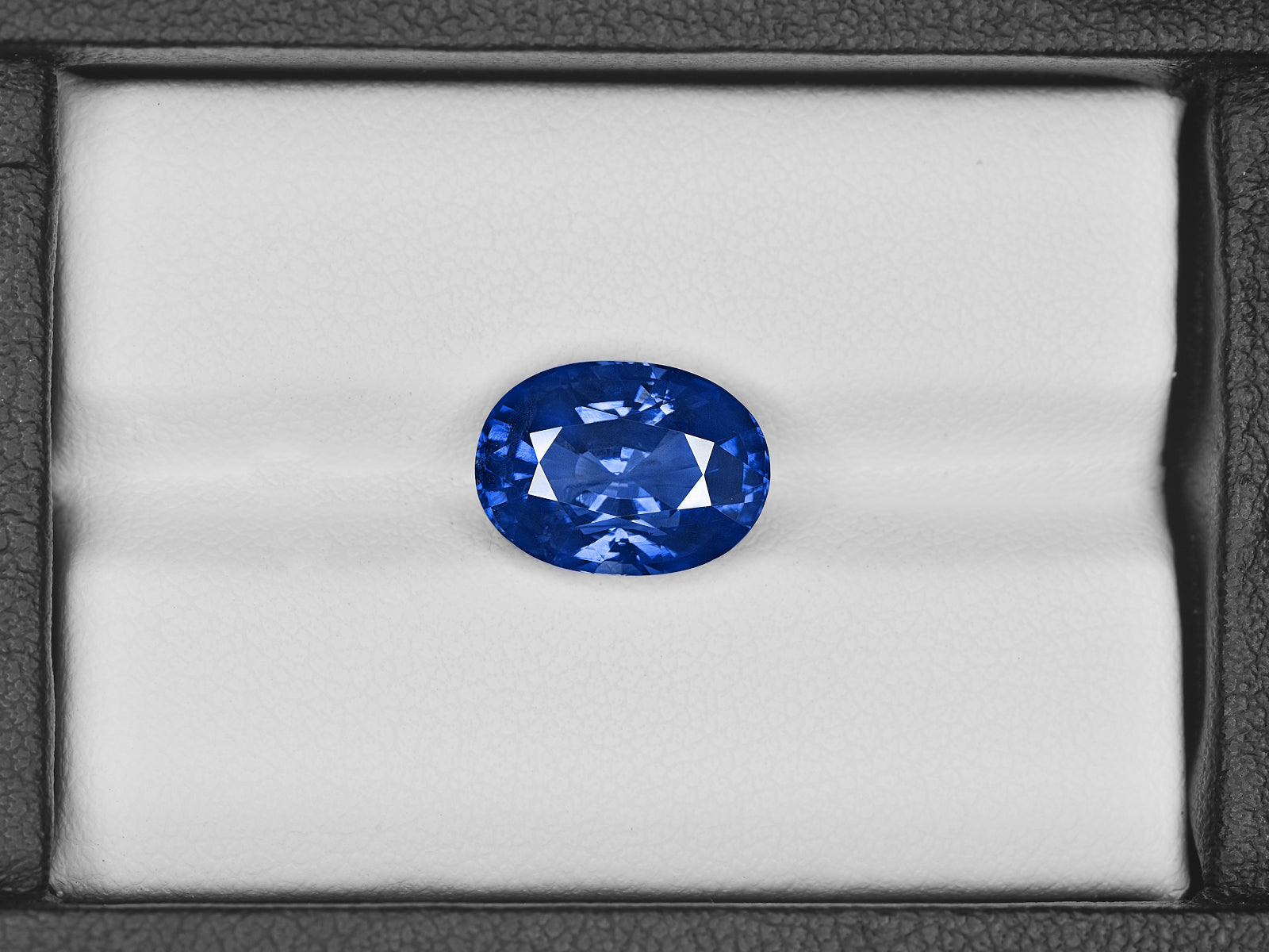 8801942-oval-rich-velvety-cornflower-blue-grs-madagascar-natural-blue-sapphire-6.13-ct