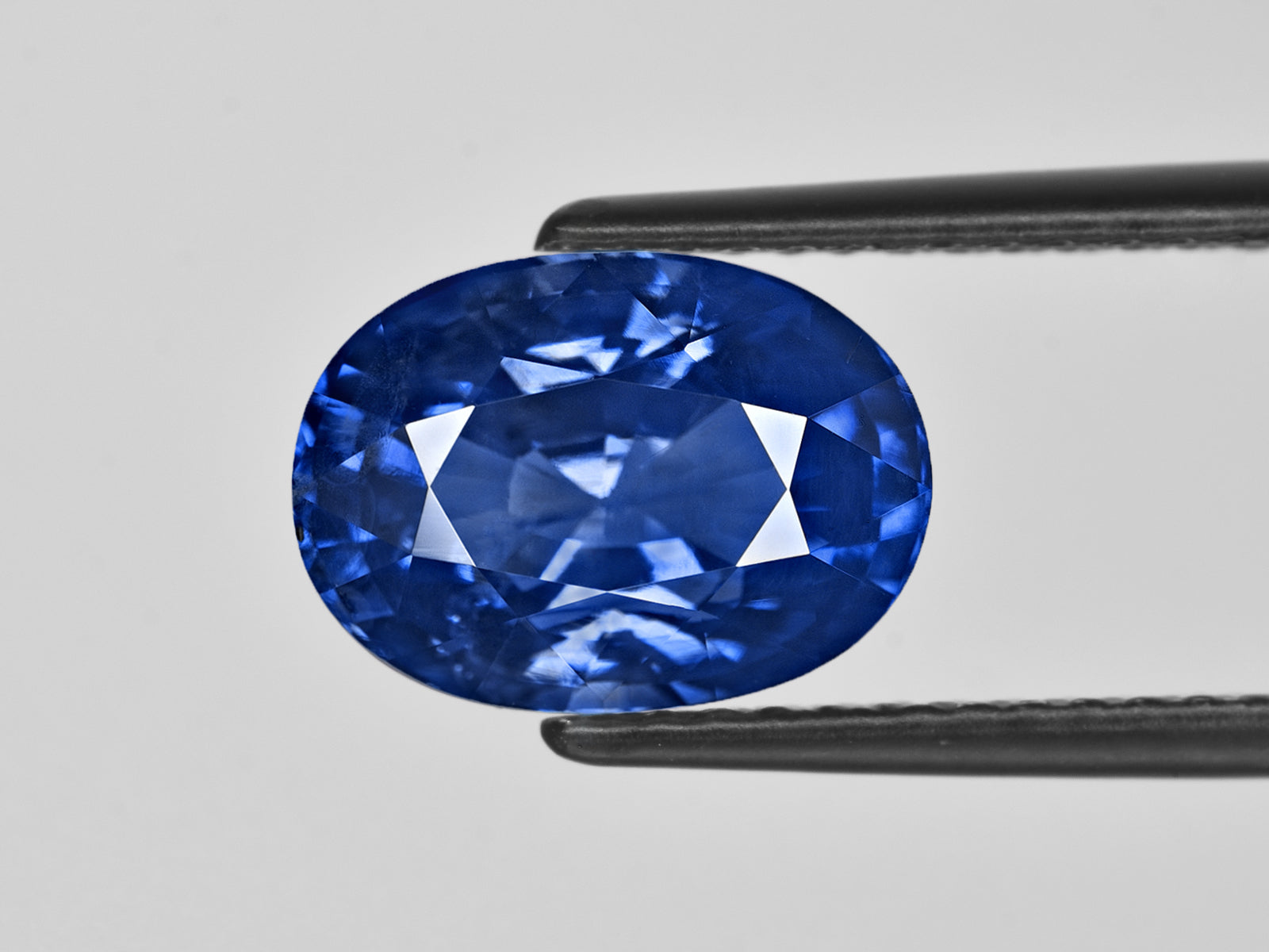 8801942-oval-rich-velvety-cornflower-blue-grs-madagascar-natural-blue-sapphire-6.13-ct