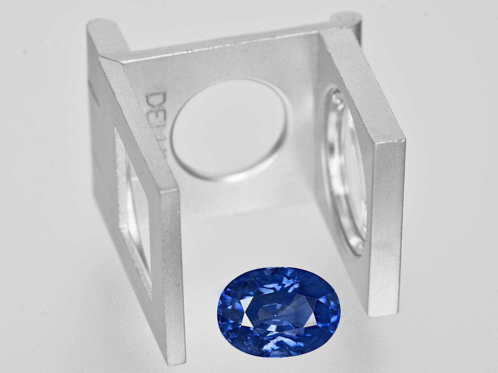 8801942-oval-rich-velvety-cornflower-blue-grs-madagascar-natural-blue-sapphire-6.13-ct