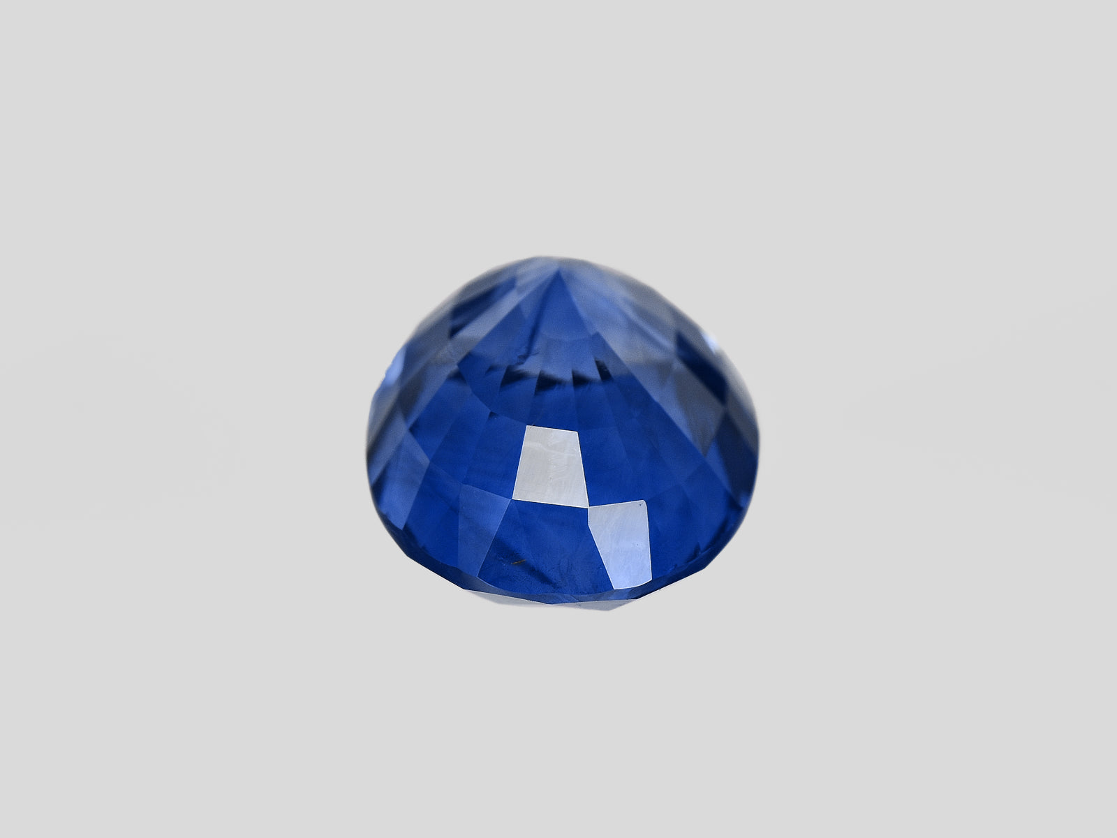 8801942-oval-rich-velvety-cornflower-blue-grs-madagascar-natural-blue-sapphire-6.13-ct