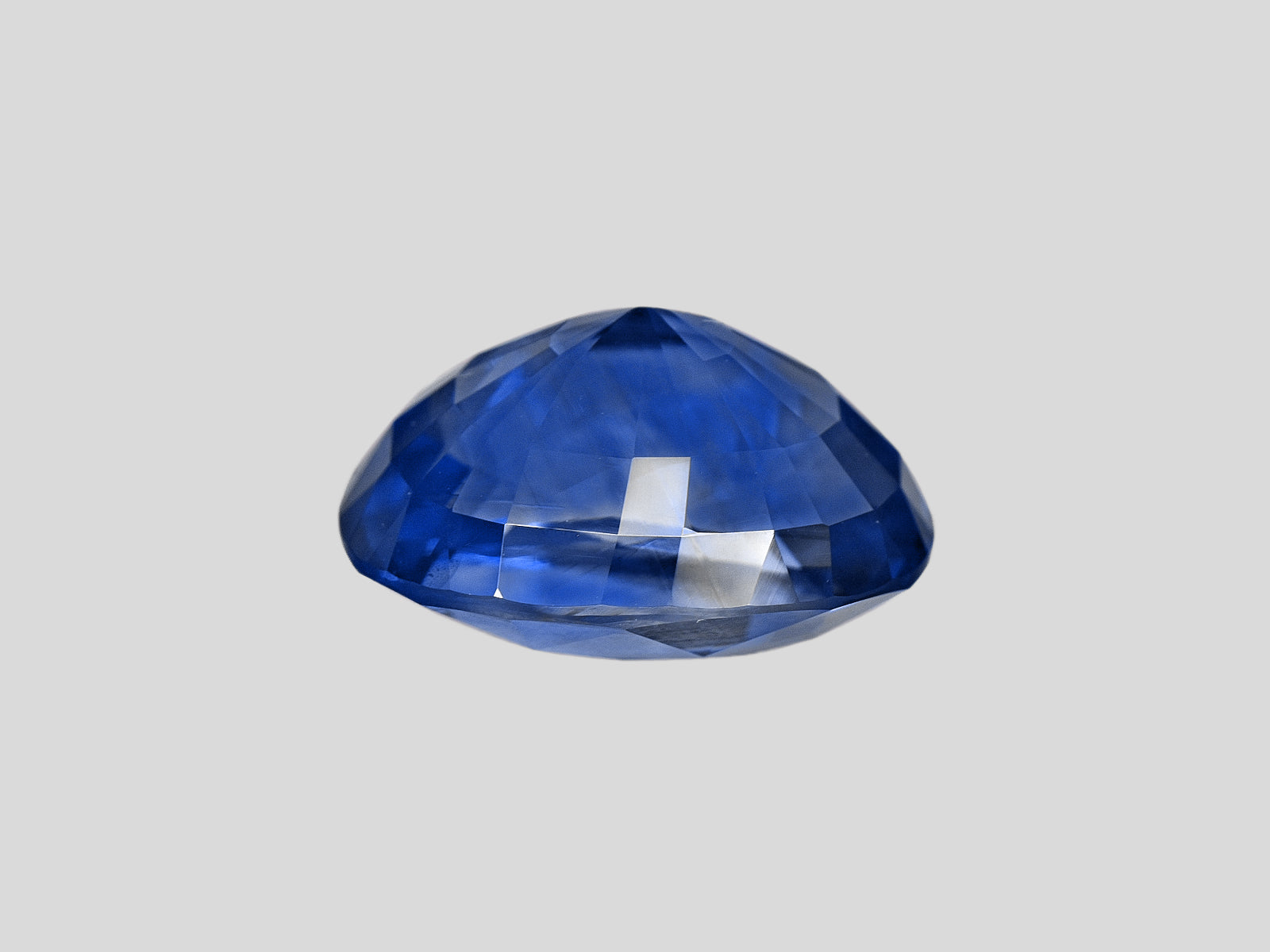 8801942-oval-rich-velvety-cornflower-blue-grs-madagascar-natural-blue-sapphire-6.13-ct