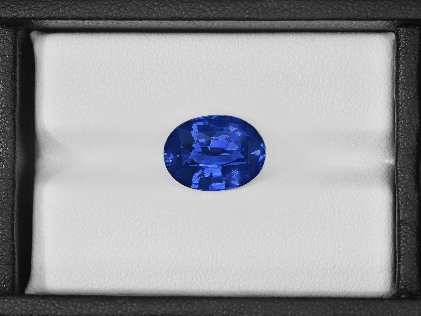 8801954-oval-fiery-rich-cornflower-blue-grs-madagascar-natural-blue-sapphire-7.10-ct