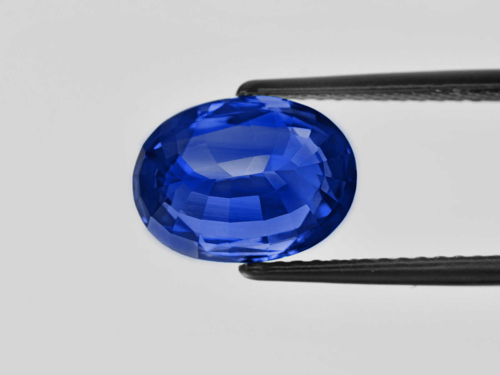 8801954-oval-fiery-rich-cornflower-blue-grs-madagascar-natural-blue-sapphire-7.10-ct