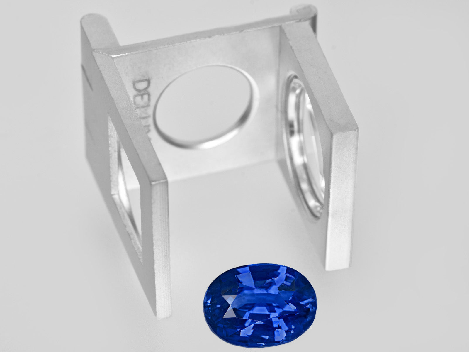 8801954-oval-fiery-rich-cornflower-blue-grs-madagascar-natural-blue-sapphire-7.10-ct