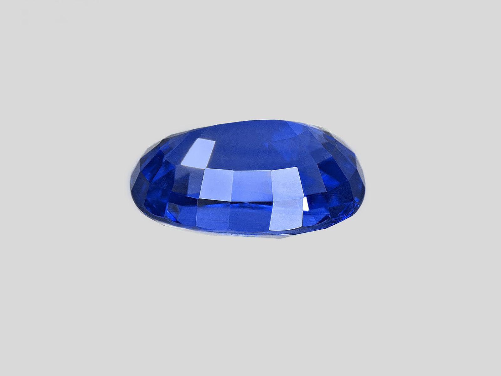 8801954-oval-fiery-rich-cornflower-blue-grs-madagascar-natural-blue-sapphire-7.10-ct