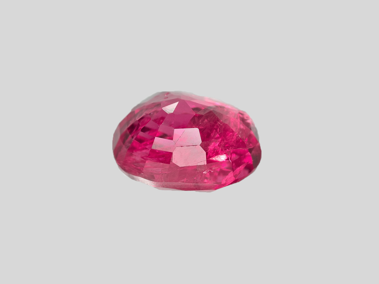 8801957-oval-deep-pinkish-red-grs-burma-natural-ruby-4.76-ct