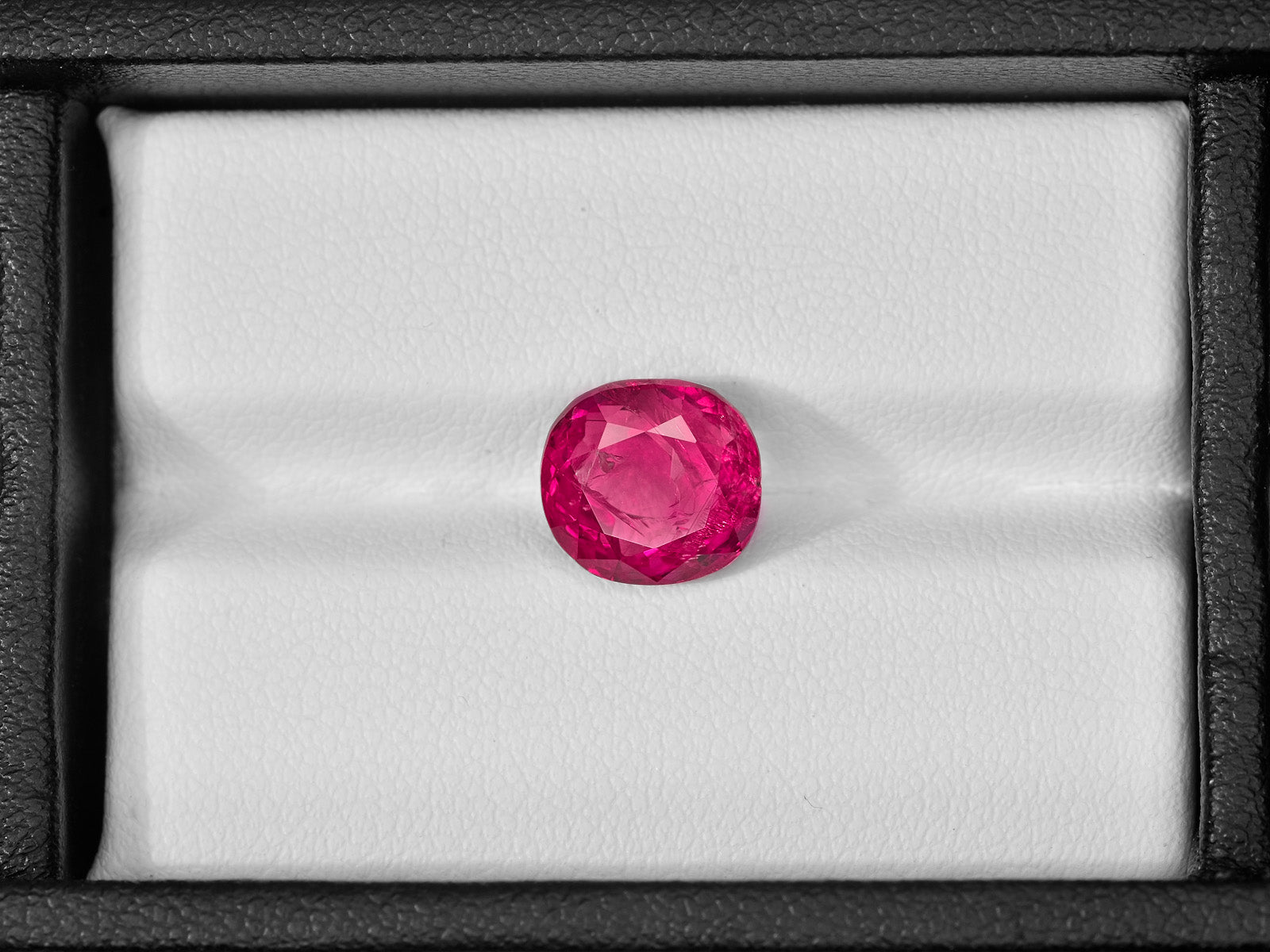 8801957-oval-deep-pinkish-red-grs-burma-natural-ruby-4.76-ct