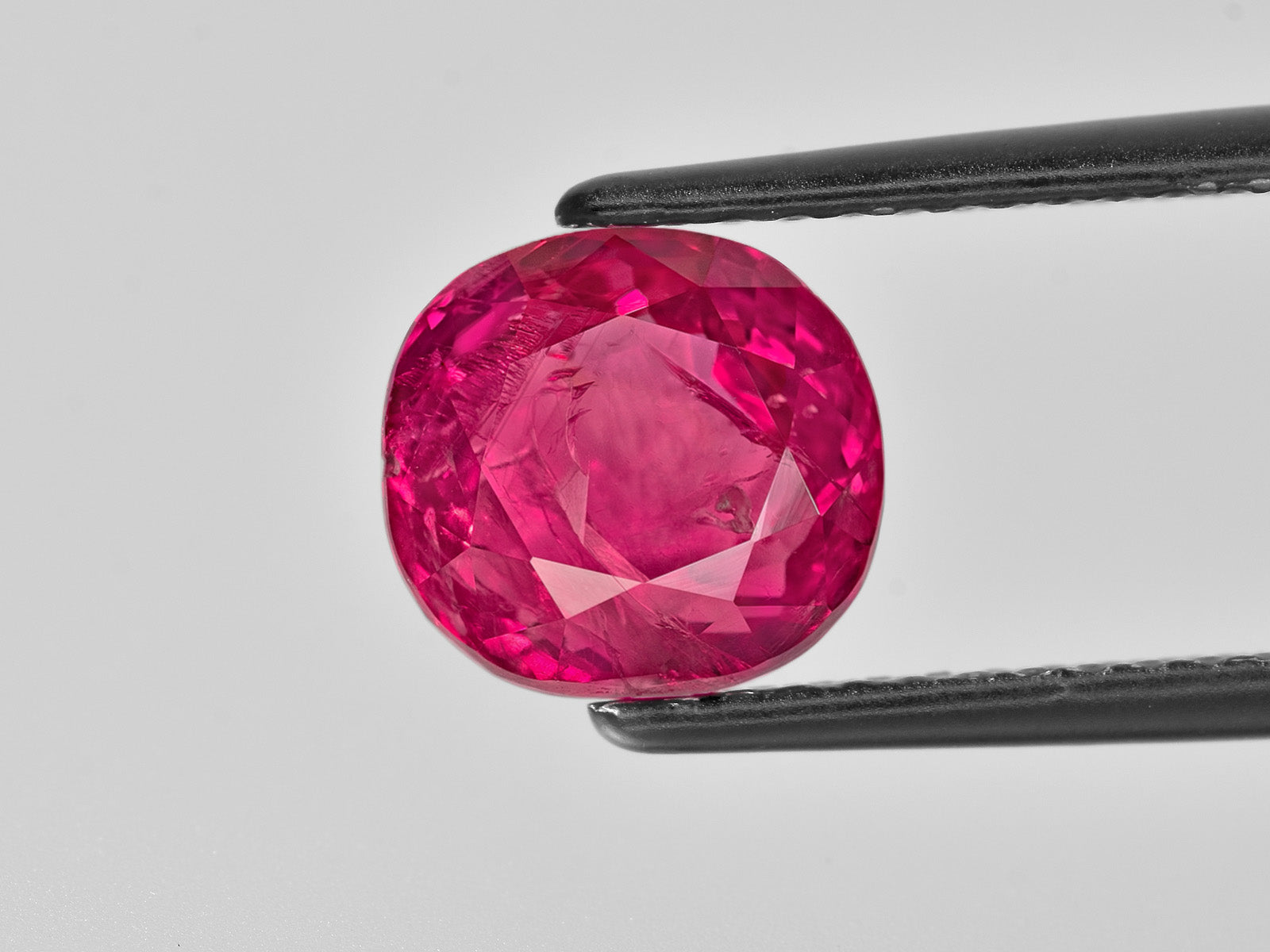 8801957-oval-deep-pinkish-red-grs-burma-natural-ruby-4.76-ct